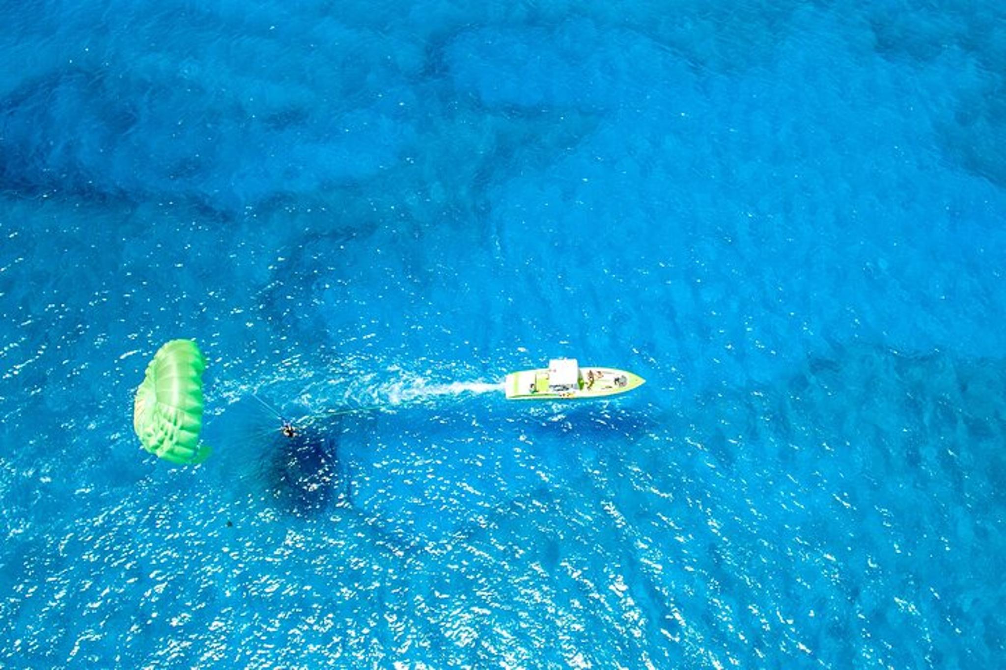 Oahu Parasailing Adventure in Maunalua Bay - Image 4