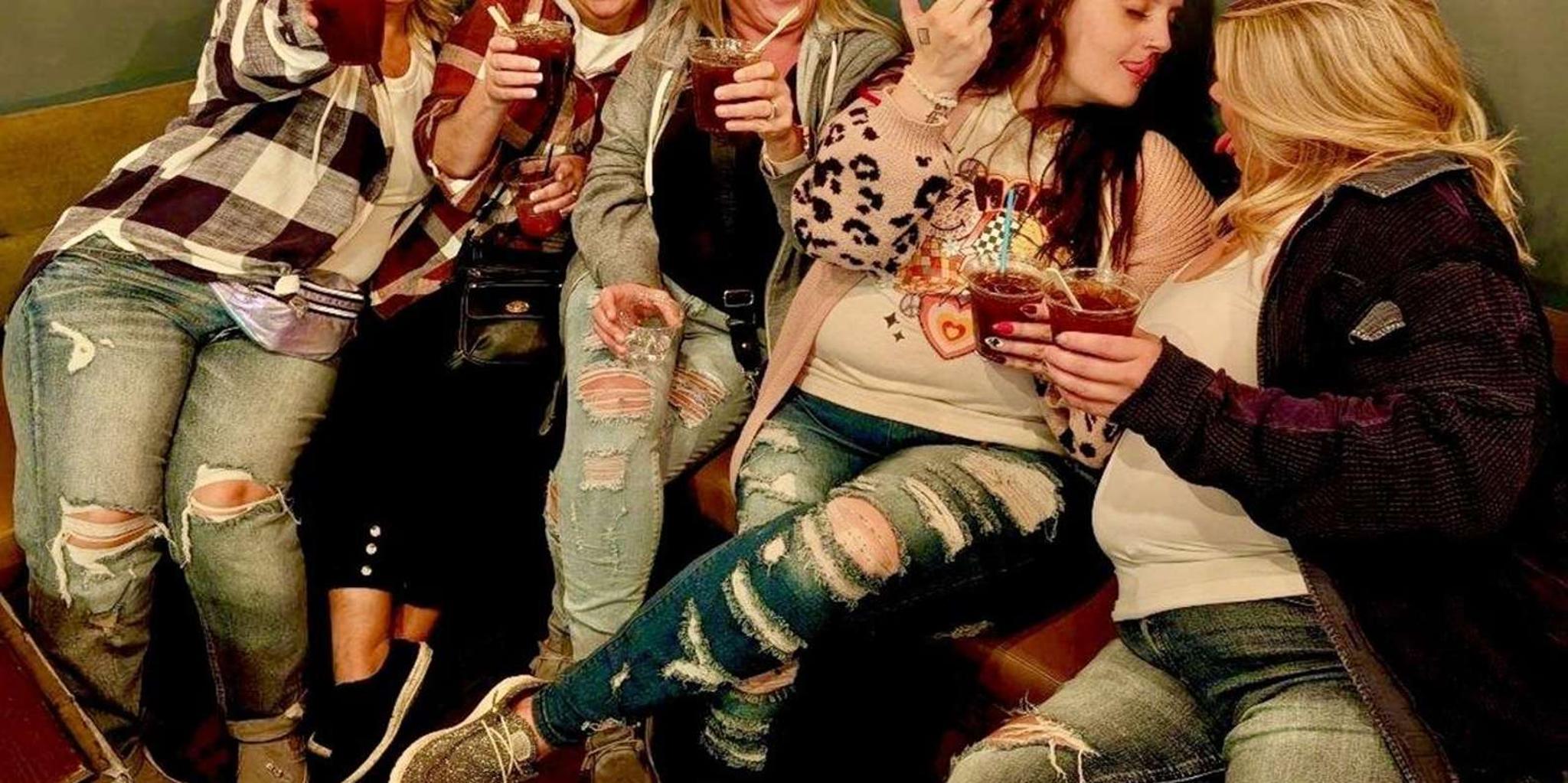 Las Vegas Limo Tour with Meal & Drinks 2 hr - Image 2