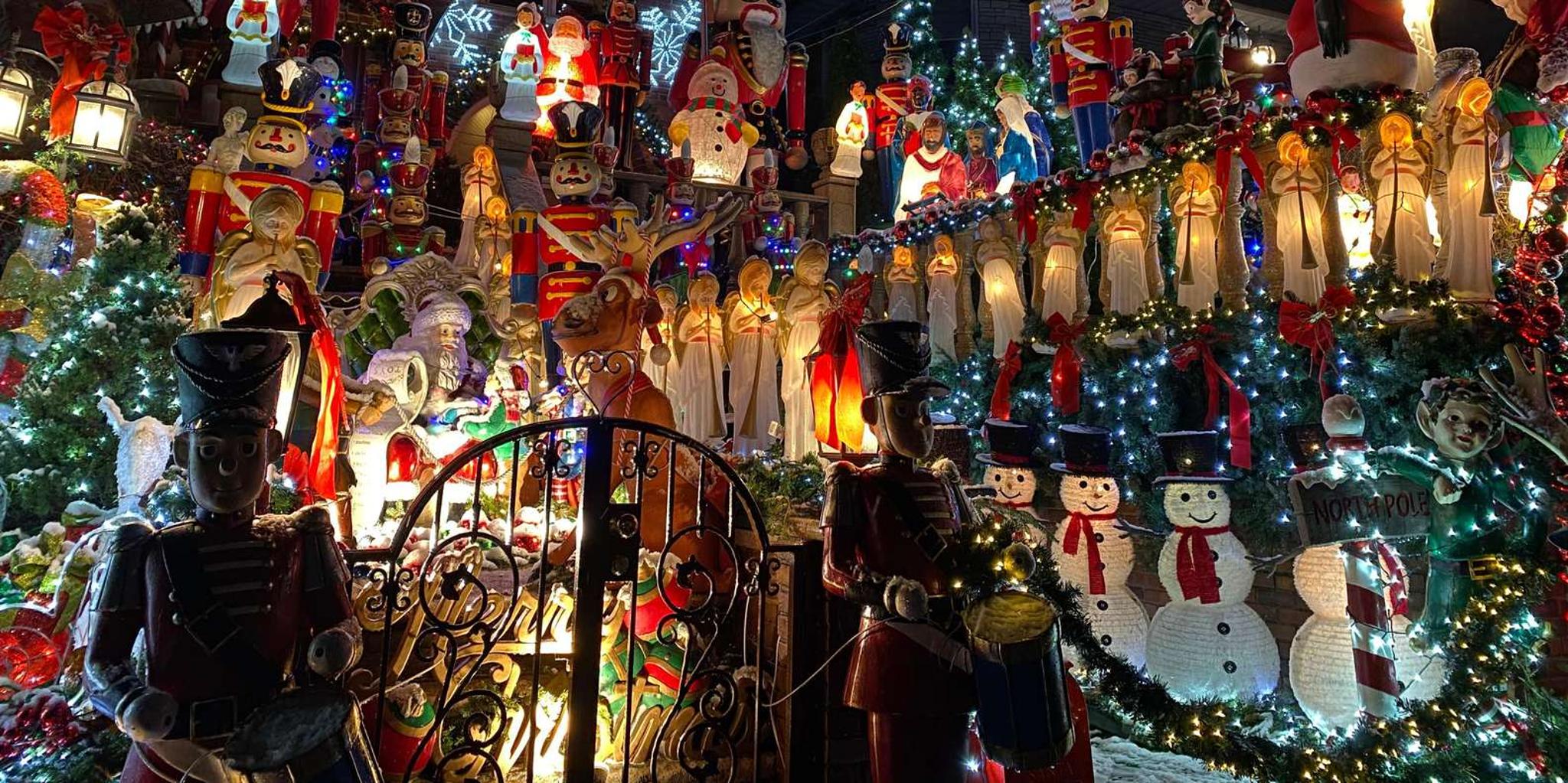 New York City Dyker Heights Christmas Lights Tour - Image 4