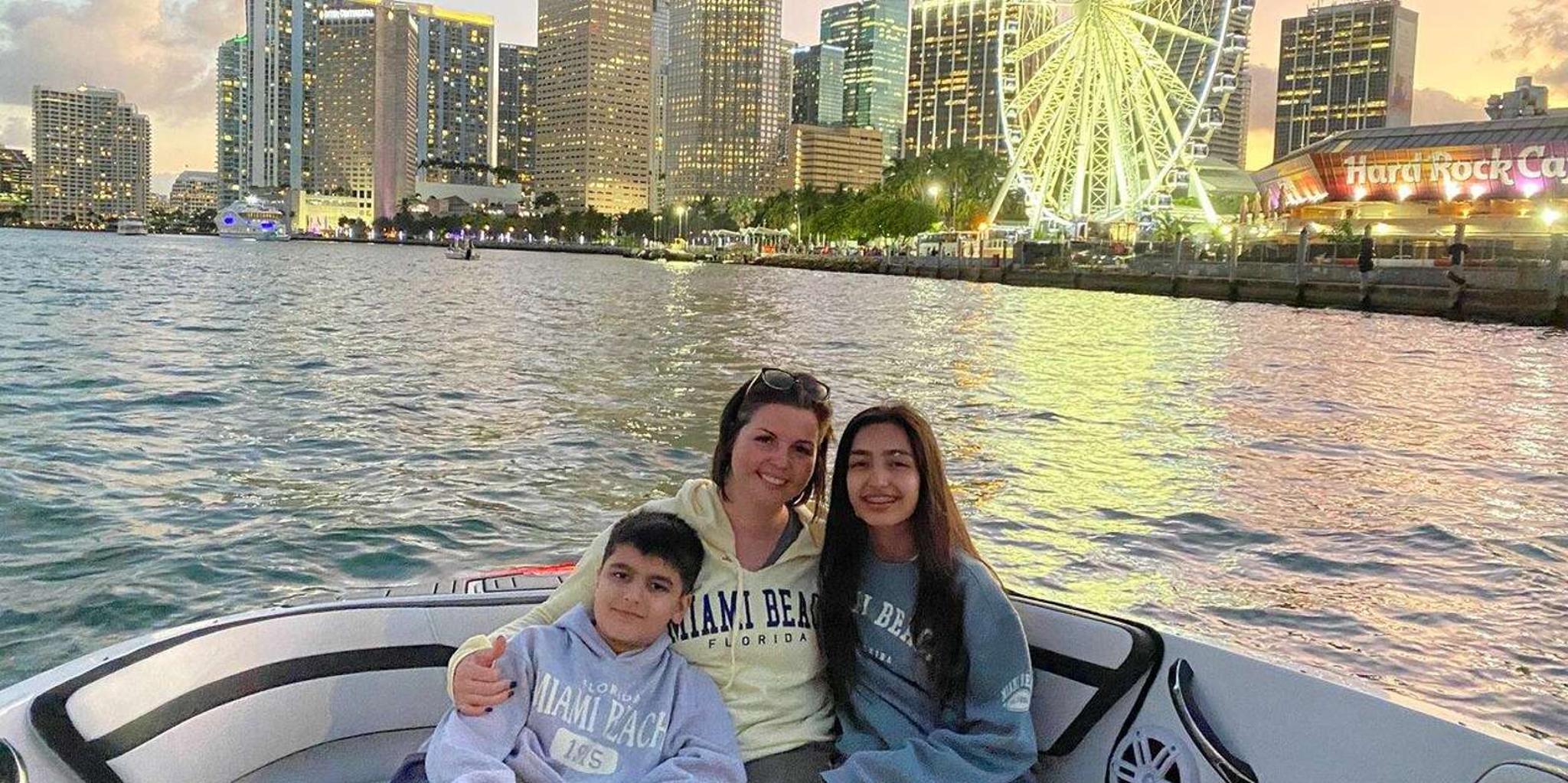 Miami Private Boat Ride with Champagne 1 hr