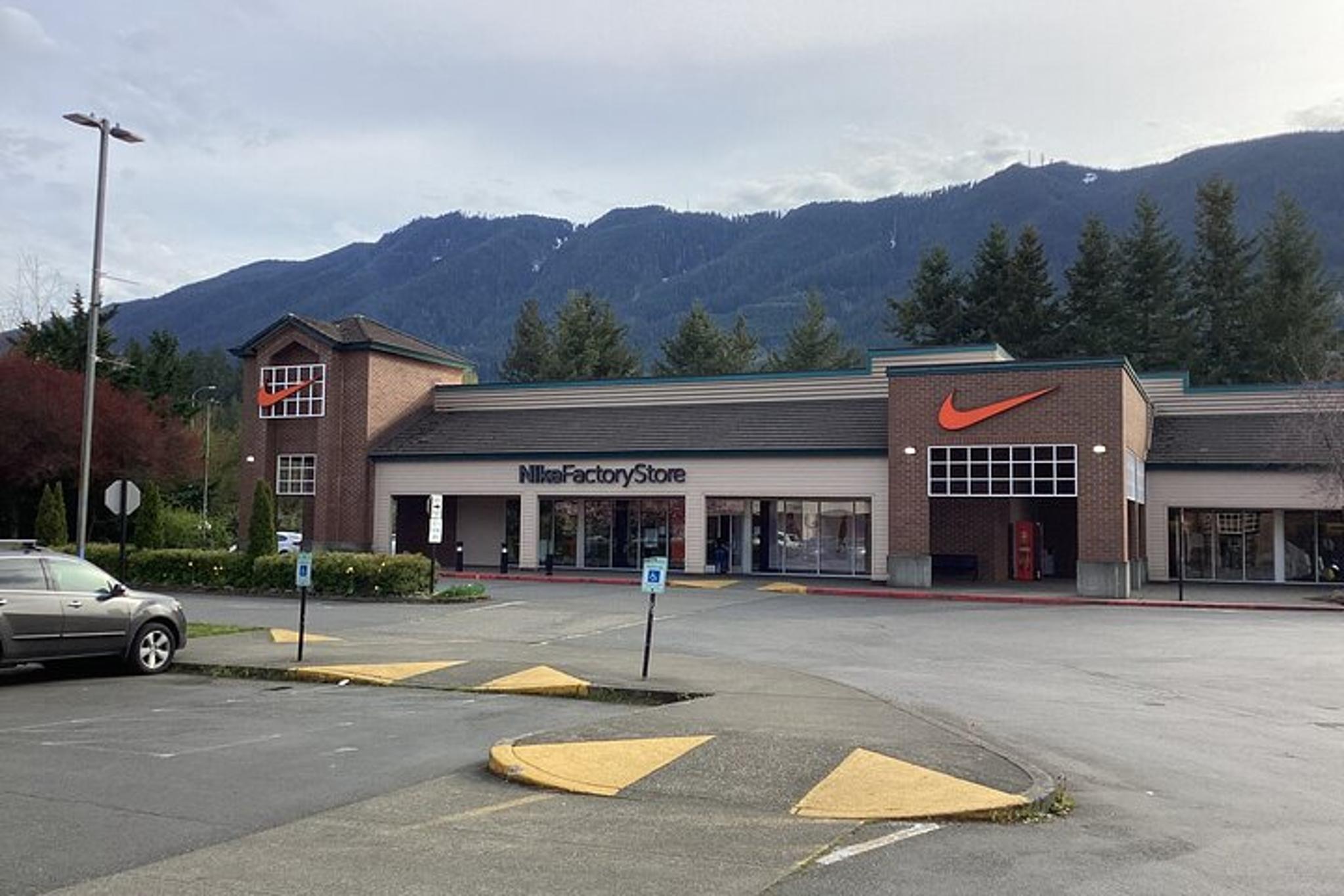 Seattle Shopping Tour to North Bend Outlets - Image 6