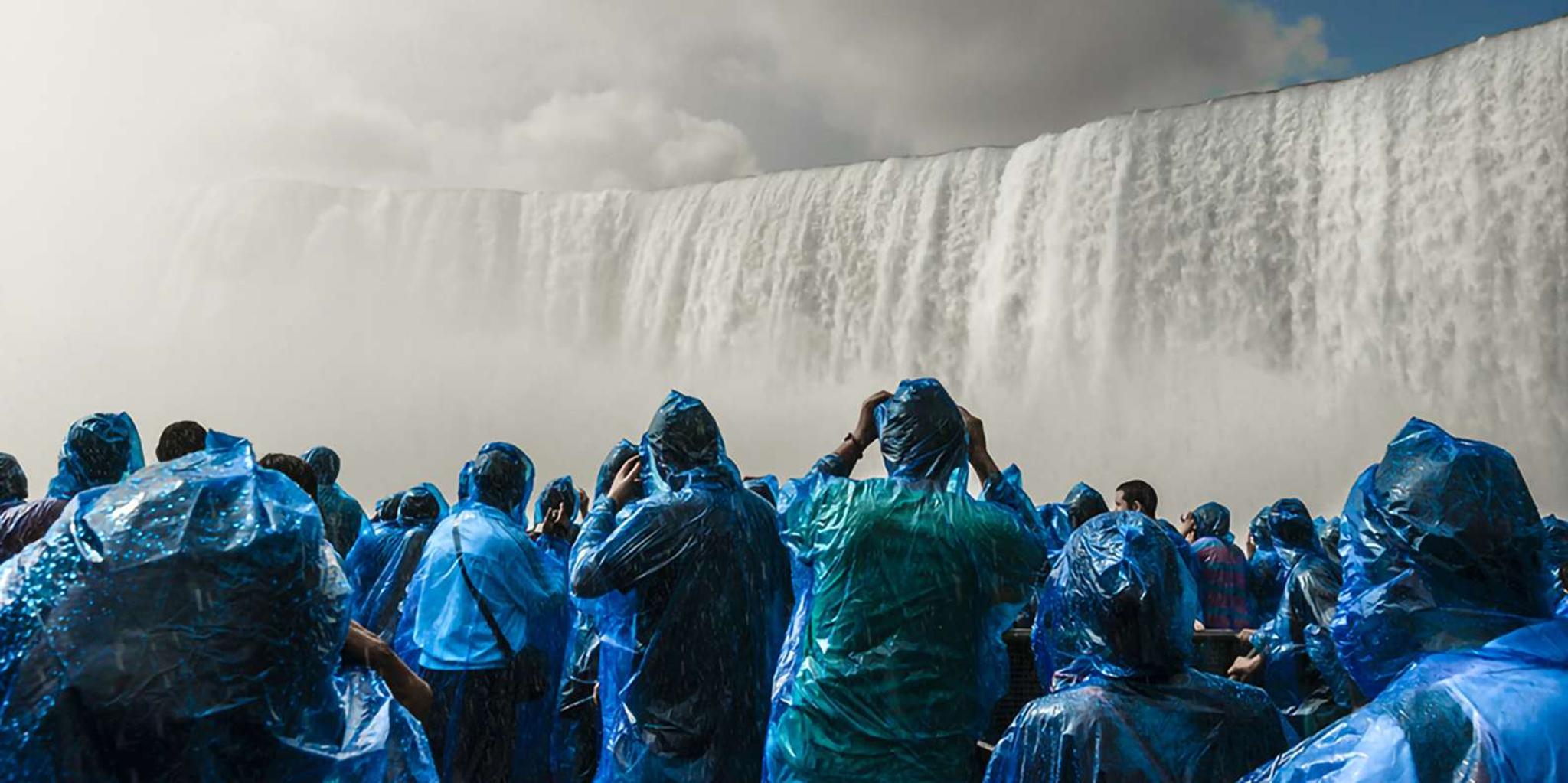 Niagara Falls Day/Night Tour with Light Show & Boat - Image 2
