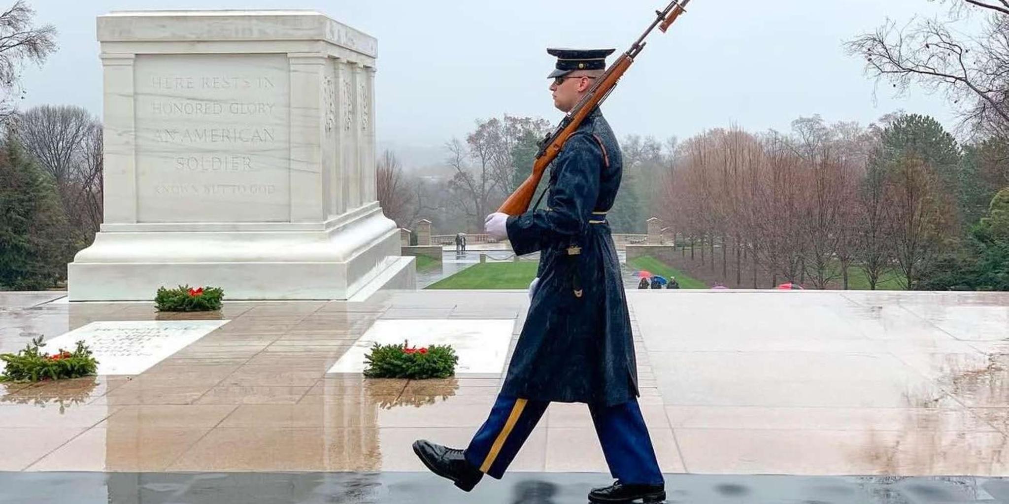 Arlington Cemetery Changing of the Guard Tour - Image 4