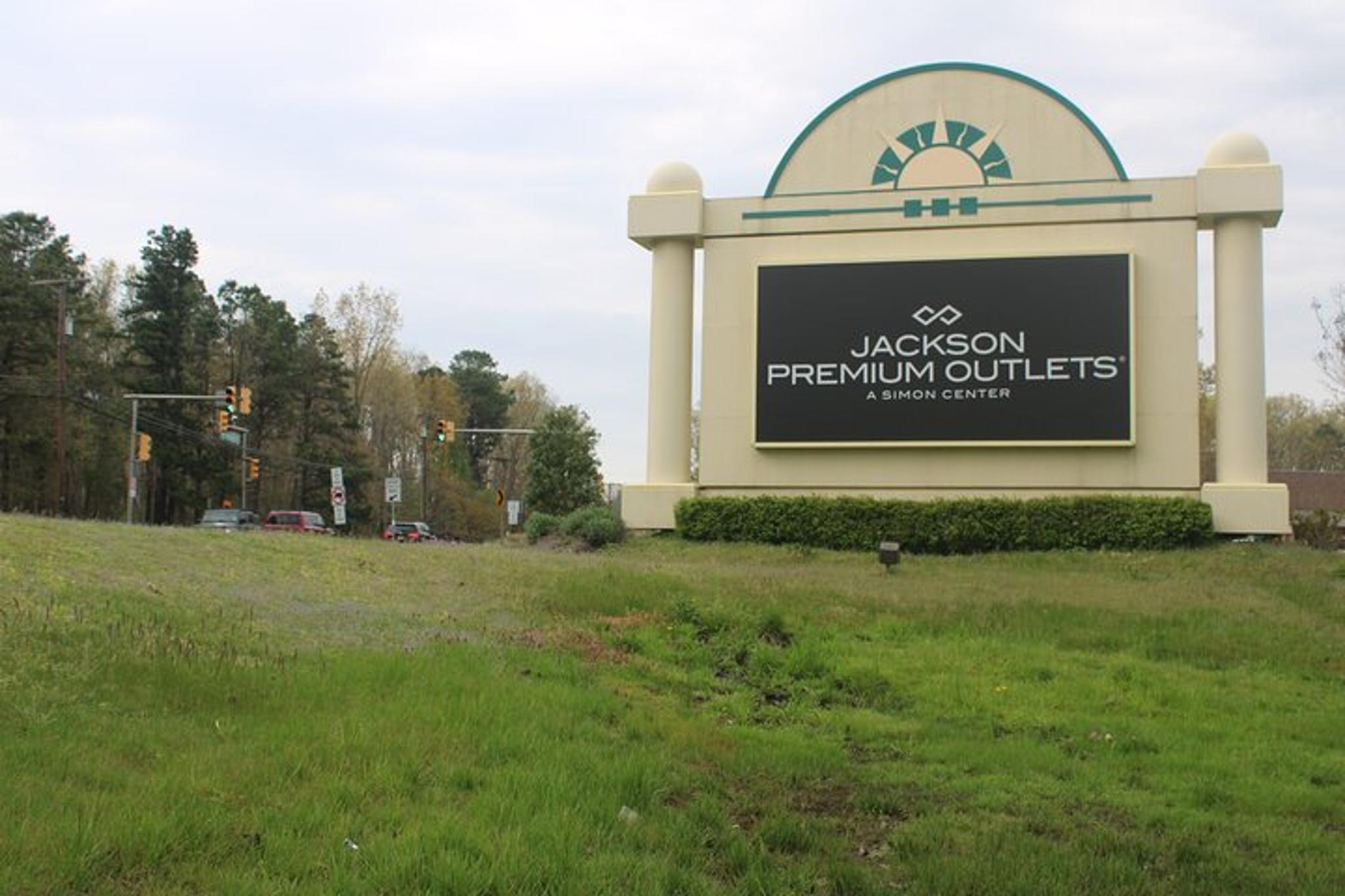 Philadelphia Shopping Tour to Jackson Premium Outlets - Image 1