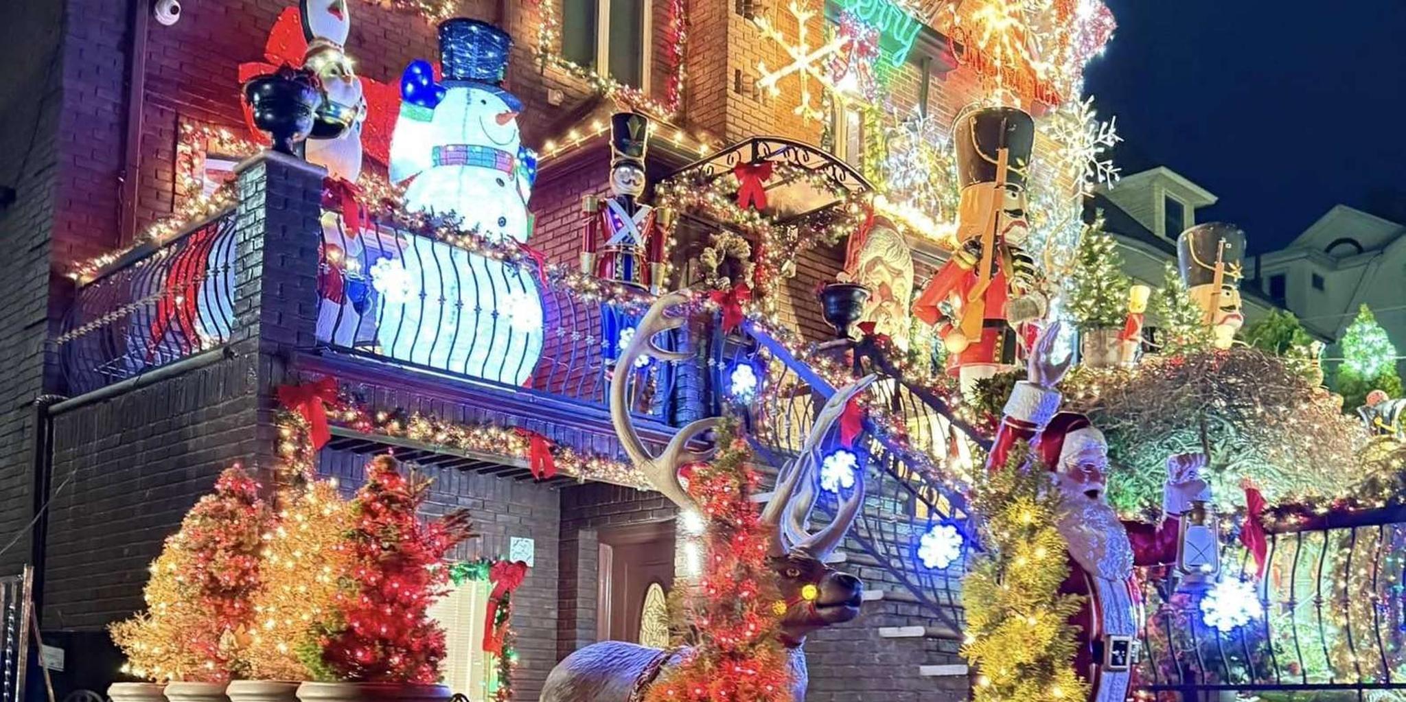 Brooklyn Dyker Heights Christmas Lights Tour - Image 5