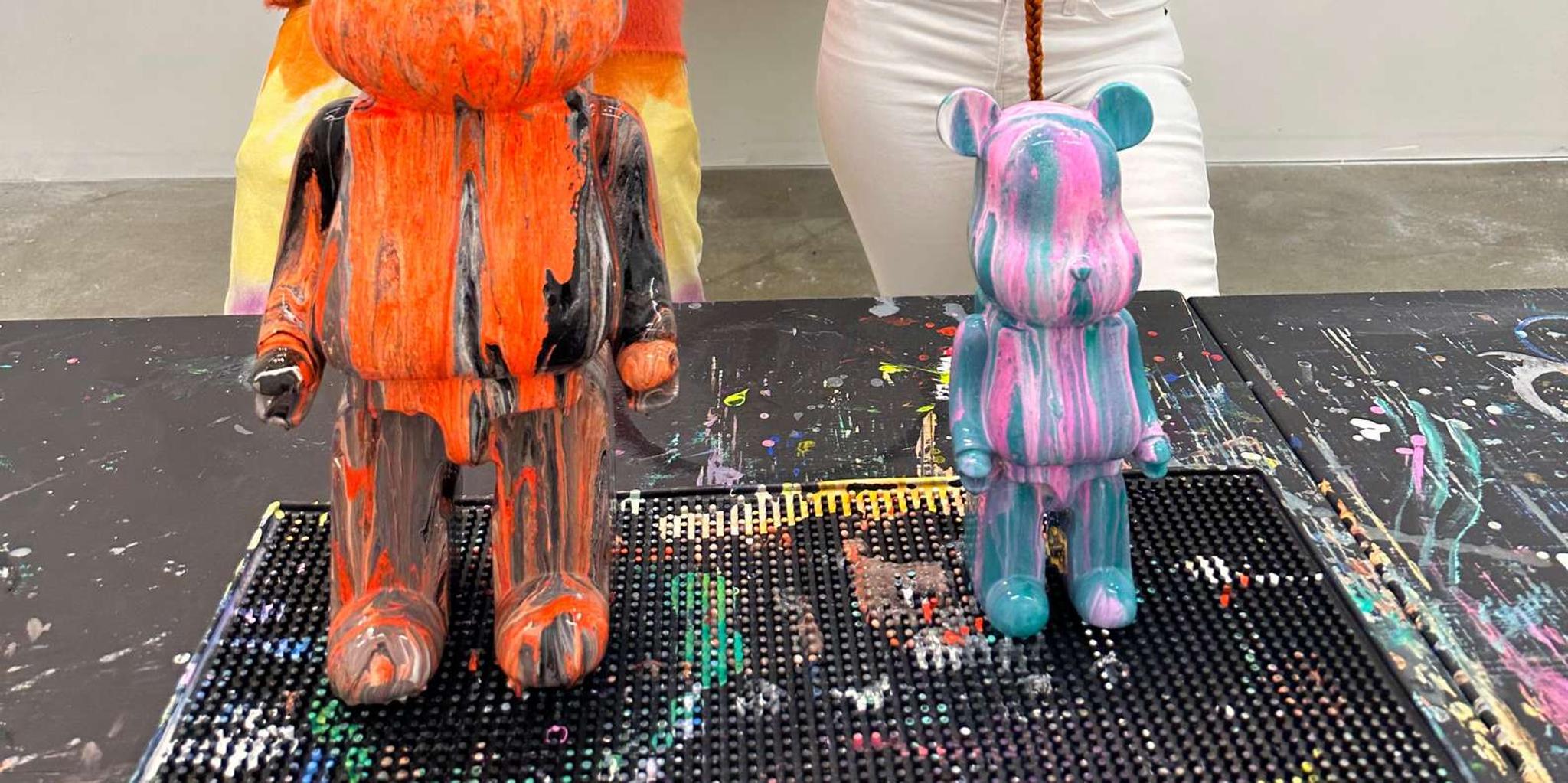 Los Angeles Fluid Bear Art Class - Image 2