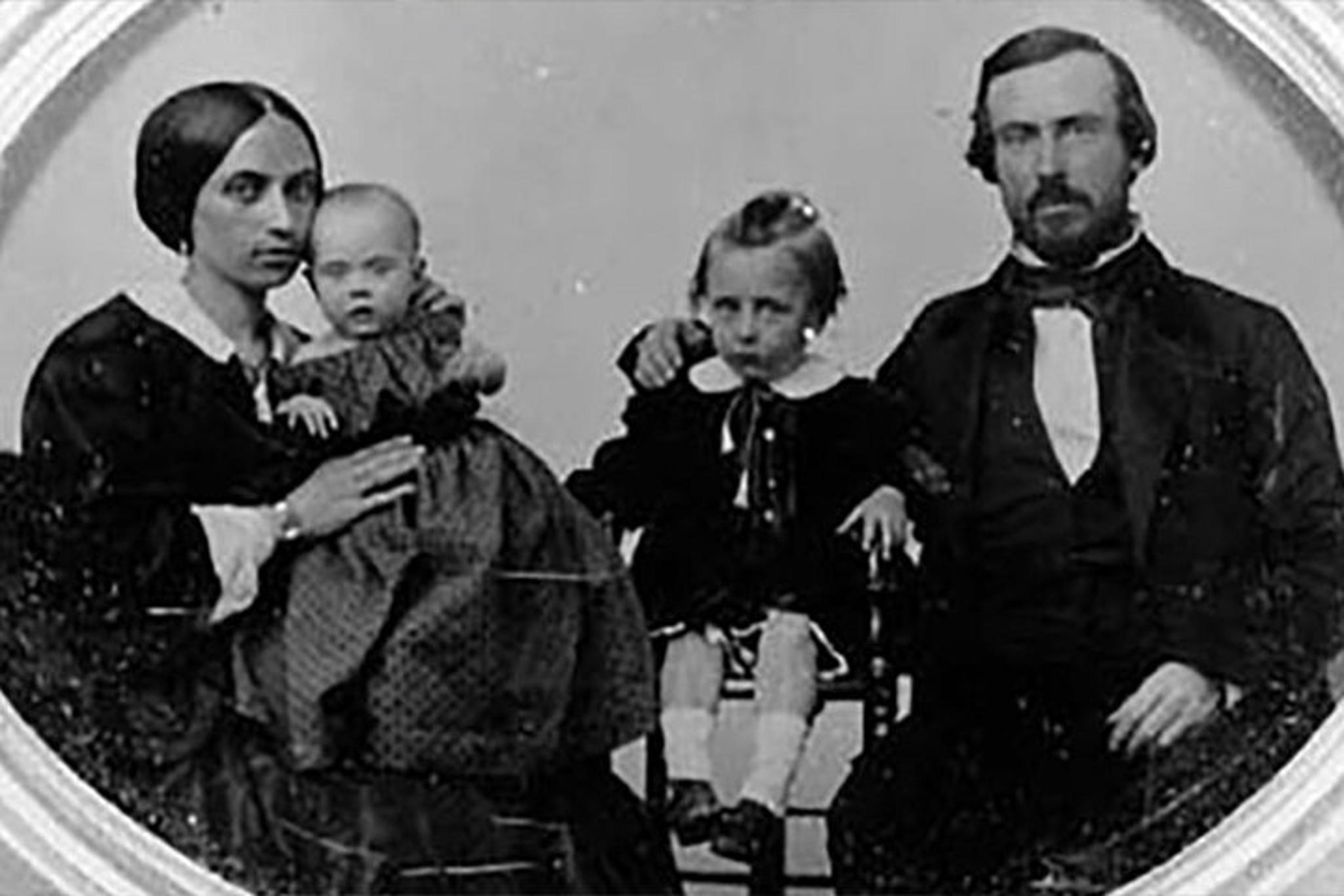 San Diego Whaley House Night Tour - Image 3