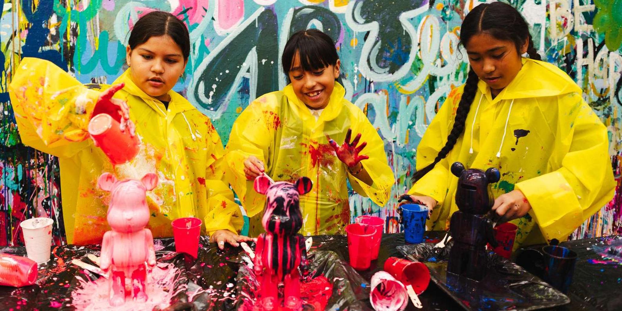 Los Angeles Fluid Bear Art Class - Image 3