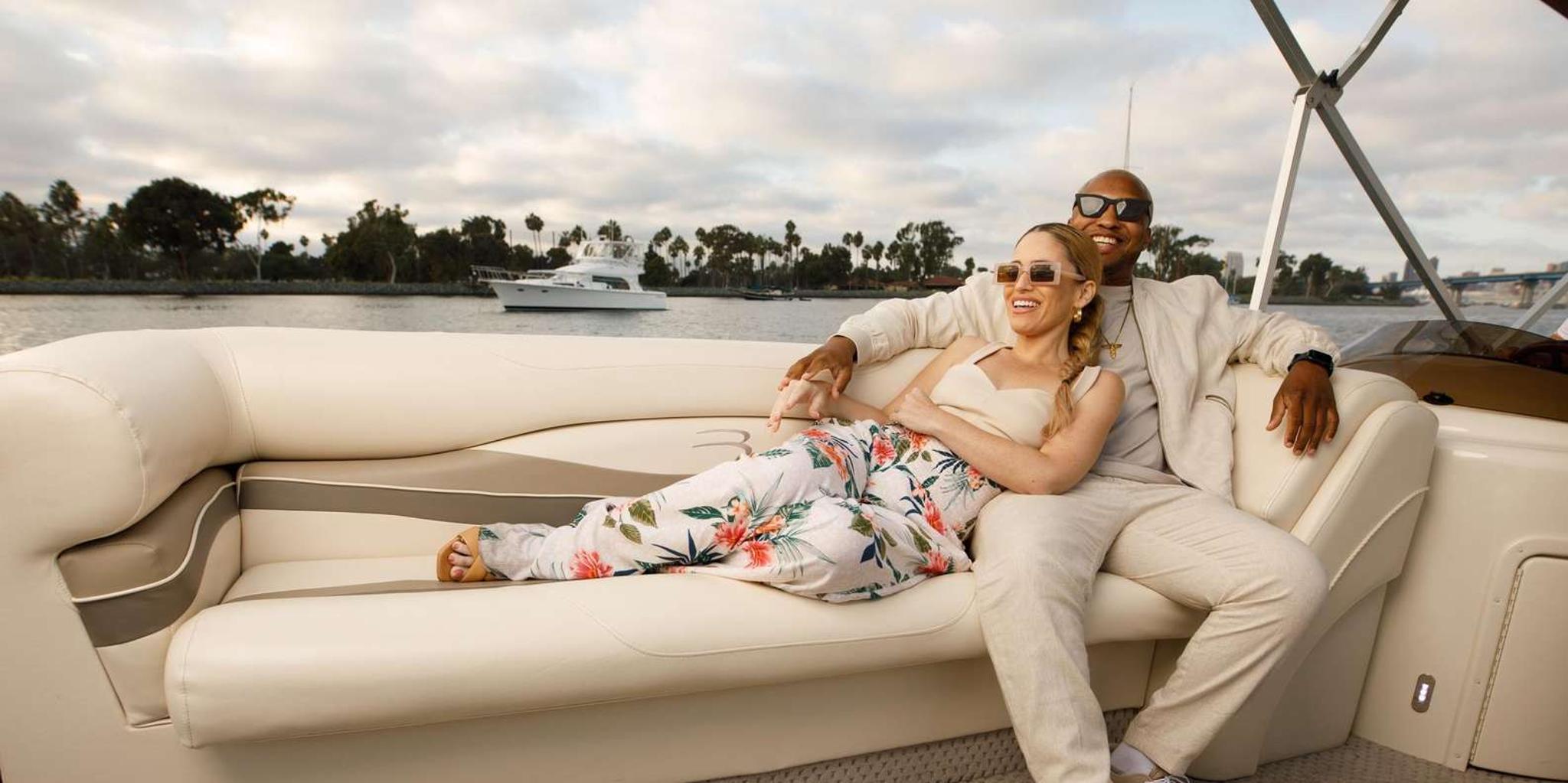 San Diego Pontoon Rental with Captain 2 hr