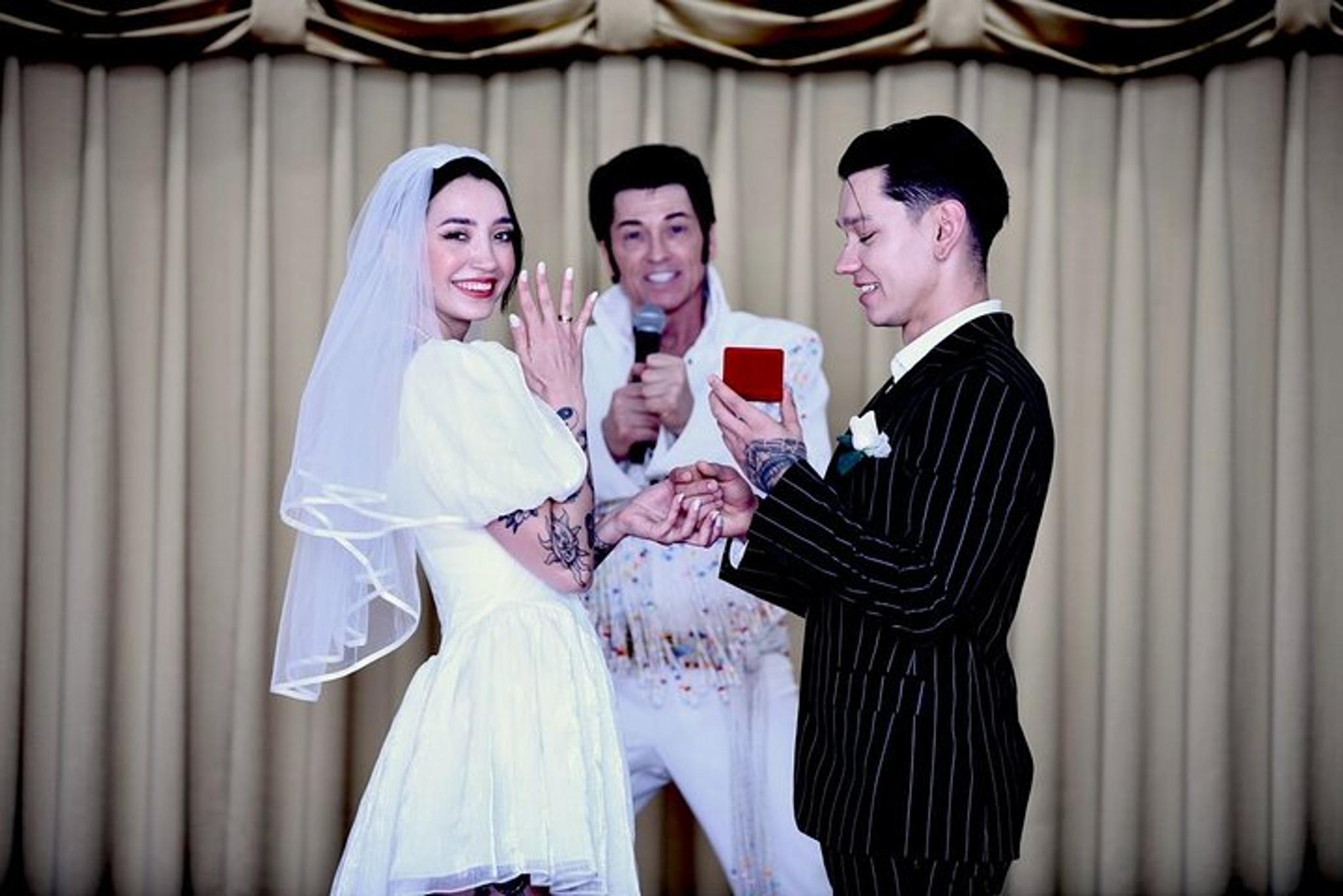 Las Vegas Elvis Chapel Wedding and Vow Renewal 1 hr - Image 1