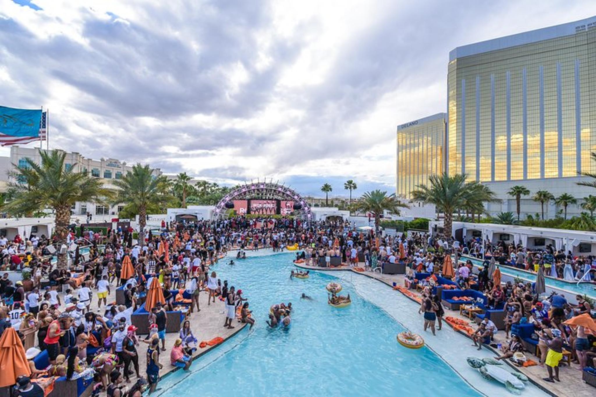 Las Vegas Dayclub Crawl Party Bus