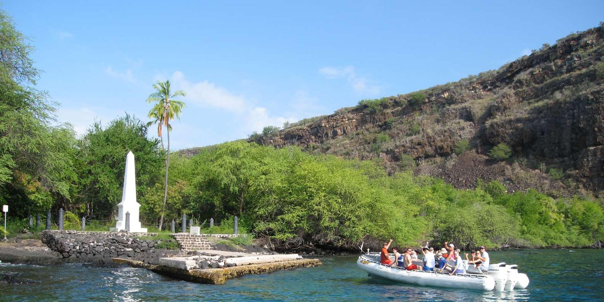 Kealakekua Bay Snorkel Tour with Captain Cook