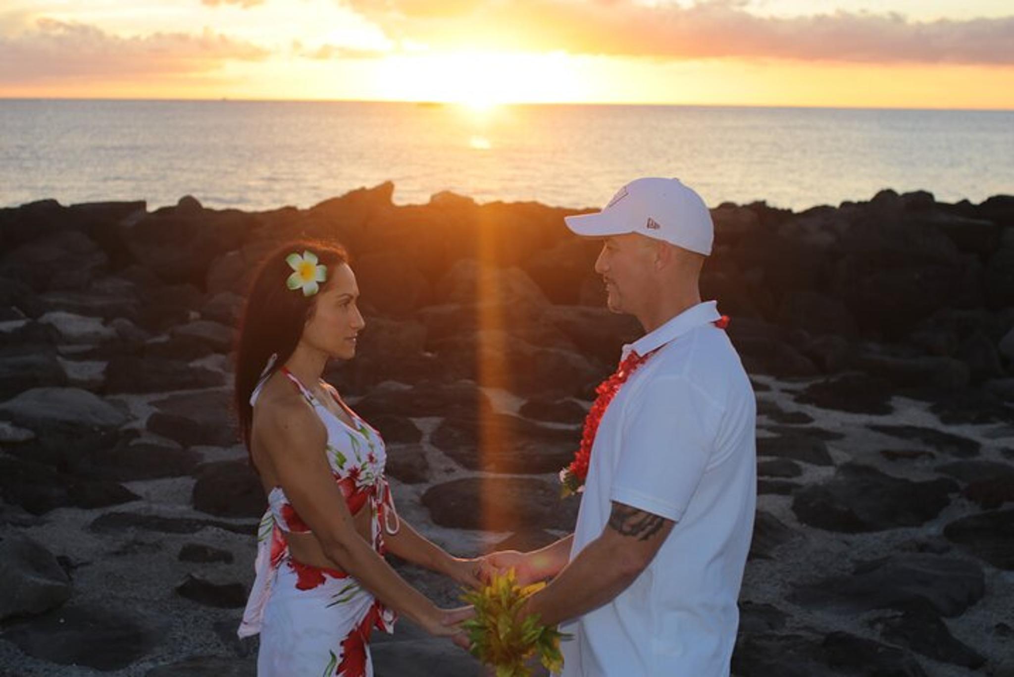 Honolulu Waikiki Beach Sunrise Photo Tour 1 hr - Image 1