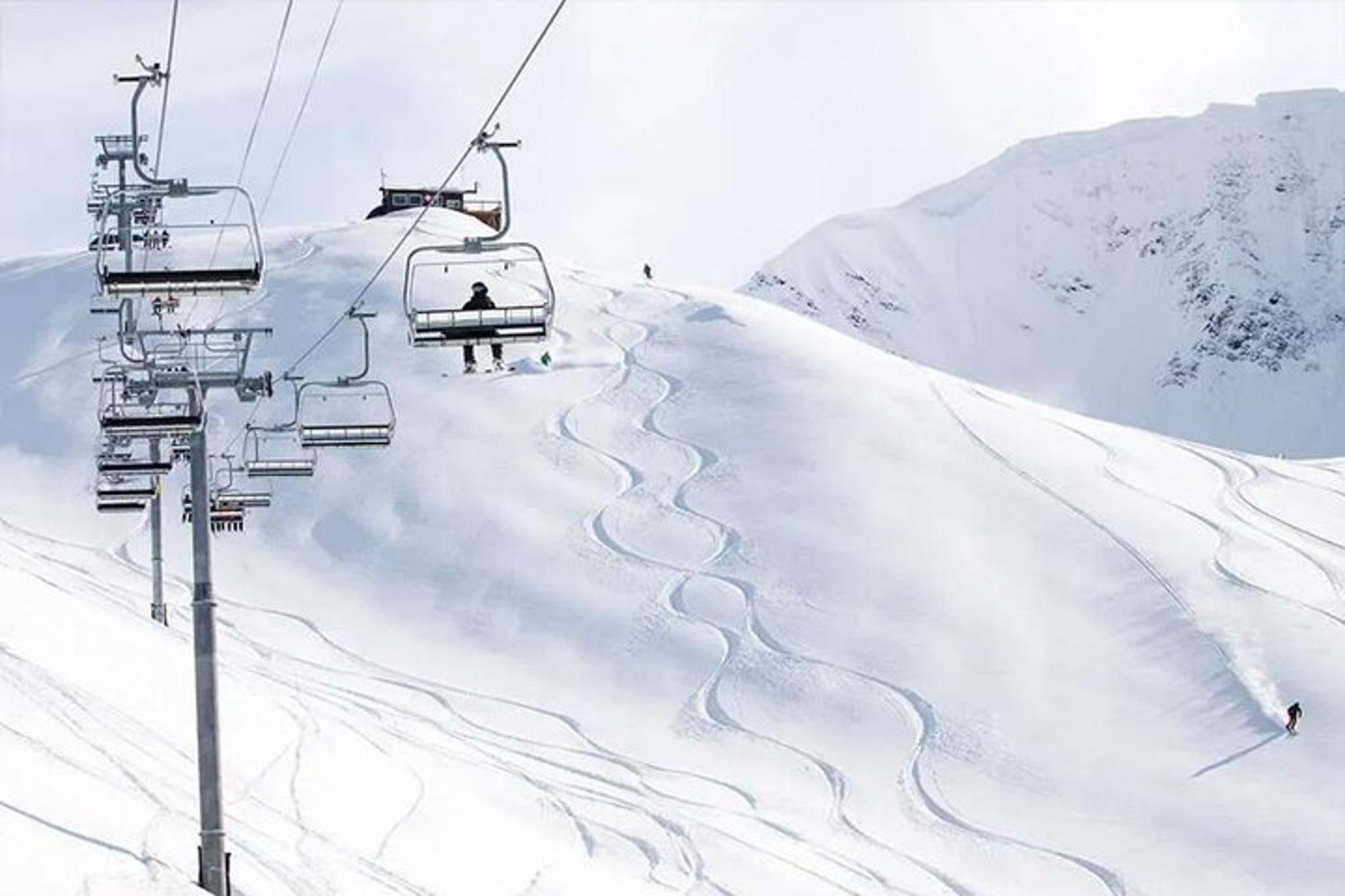 Anchorage Alyeska/Girdwood Shuttle with Photo Stops