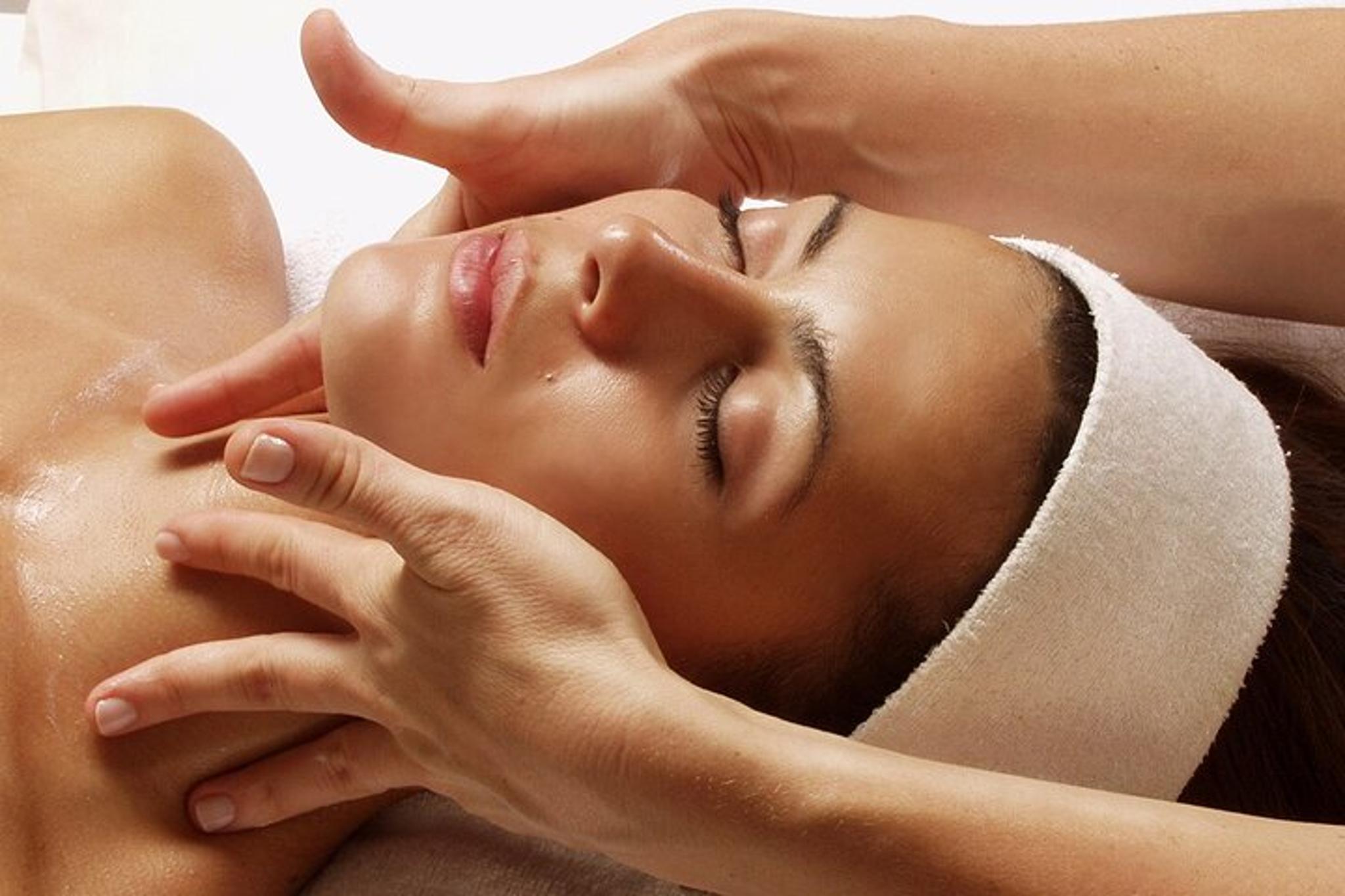 Newport Beach Couples Spa Package with Wine - Image 2