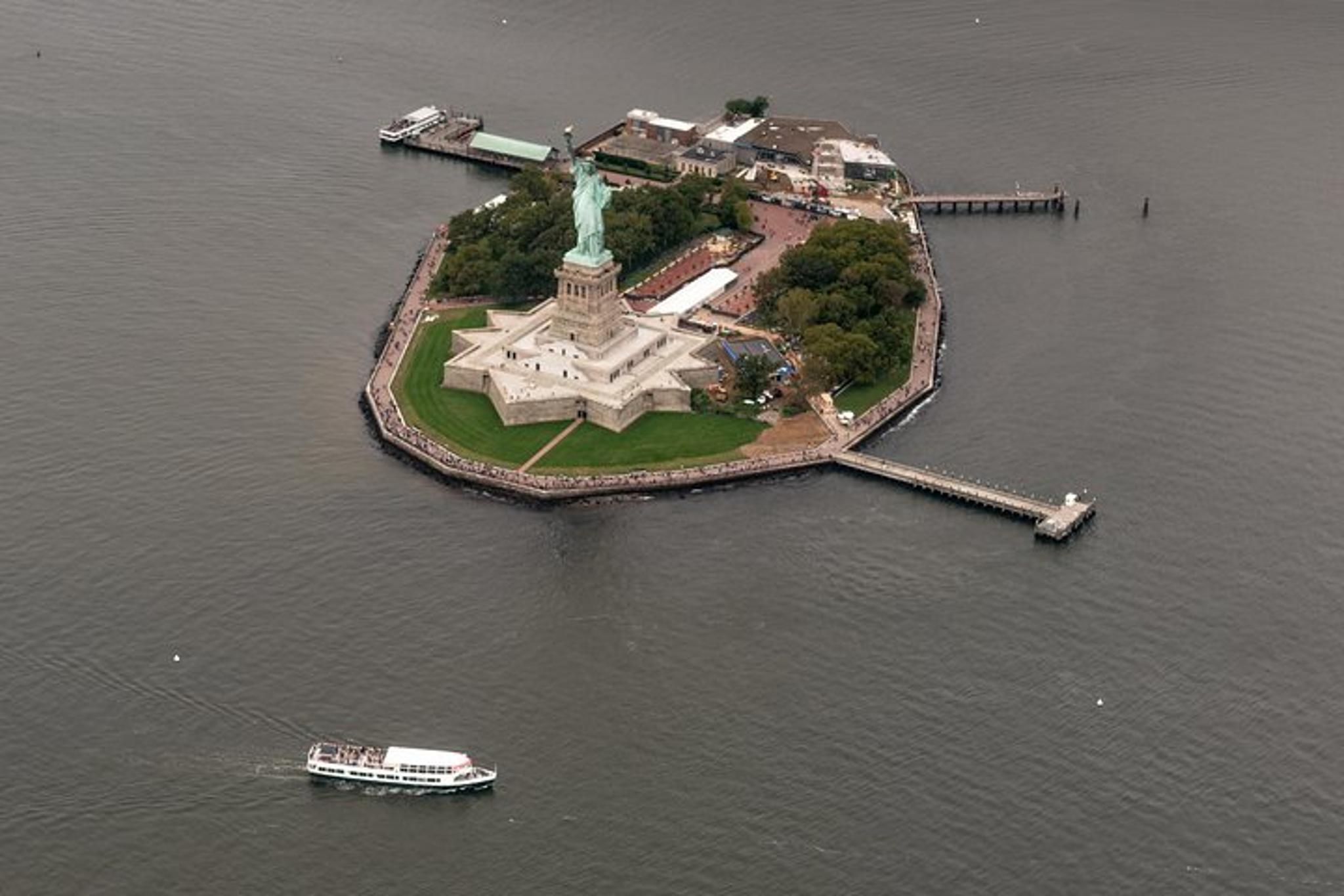 New York City Statue of Liberty, Ellis Island & 9/11 Tour