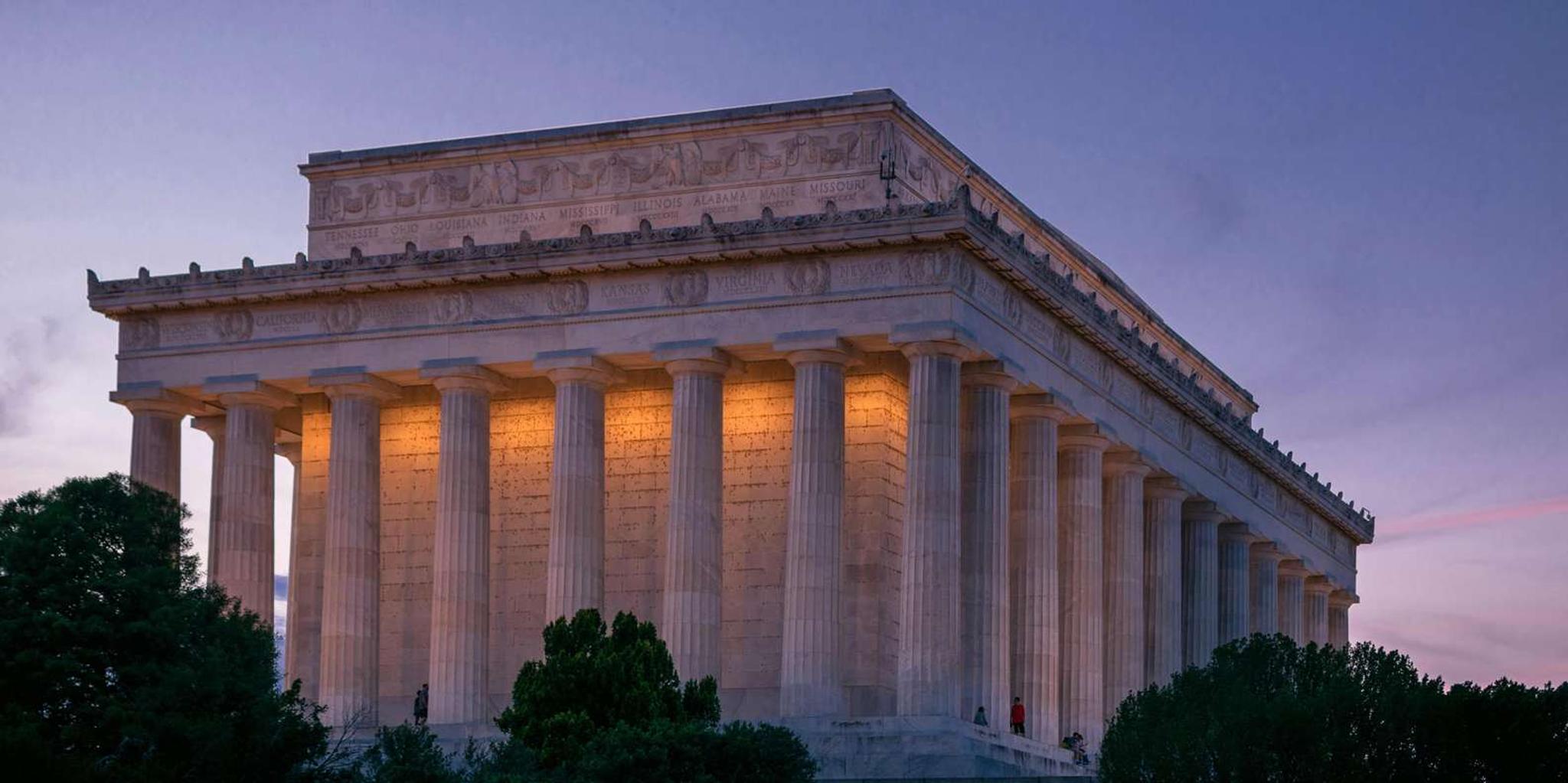 Washington DC Night Tour with 10+ Stops