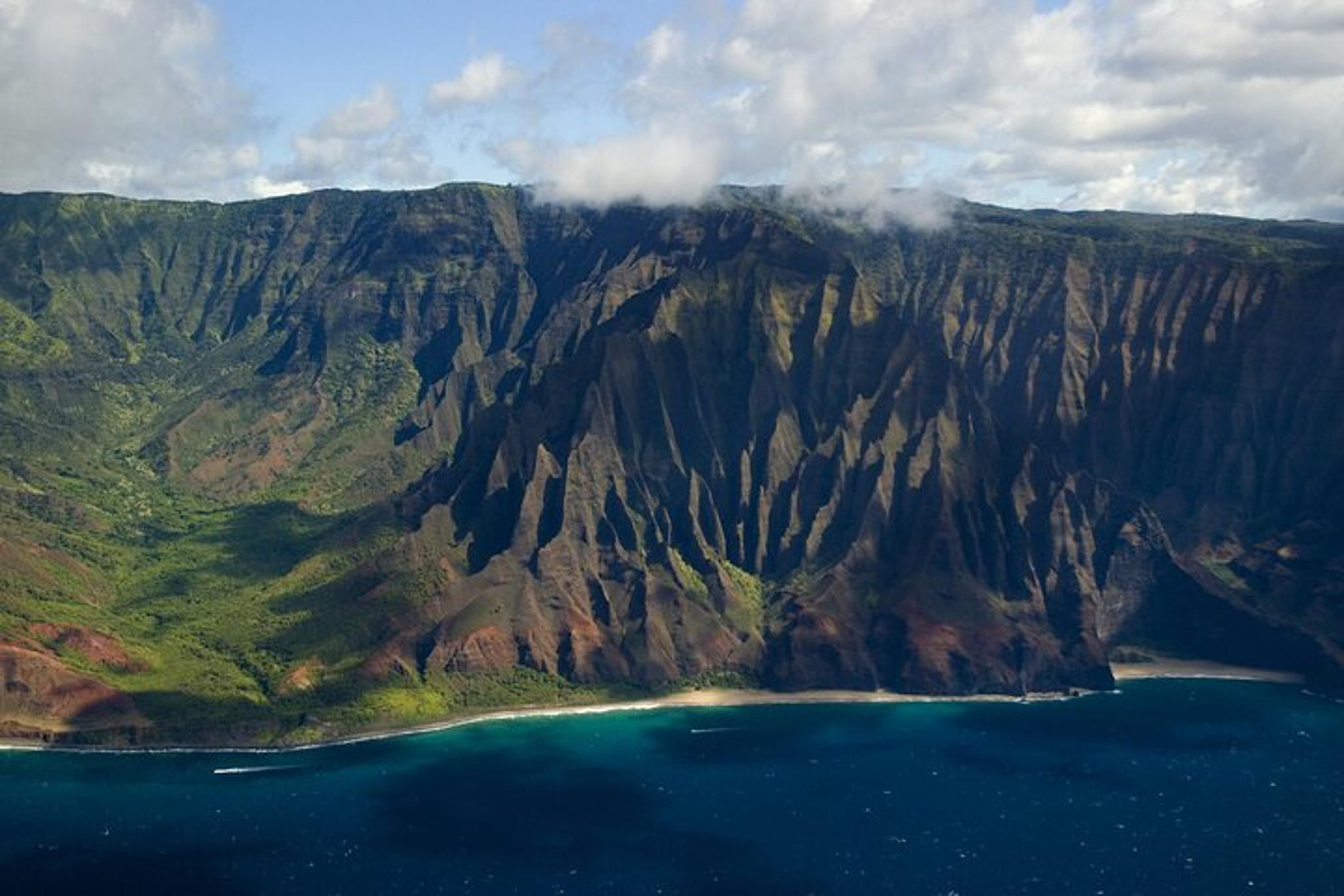 Kauai Airplane Tour: Na Pali Coast & Waterfalls - Image 4