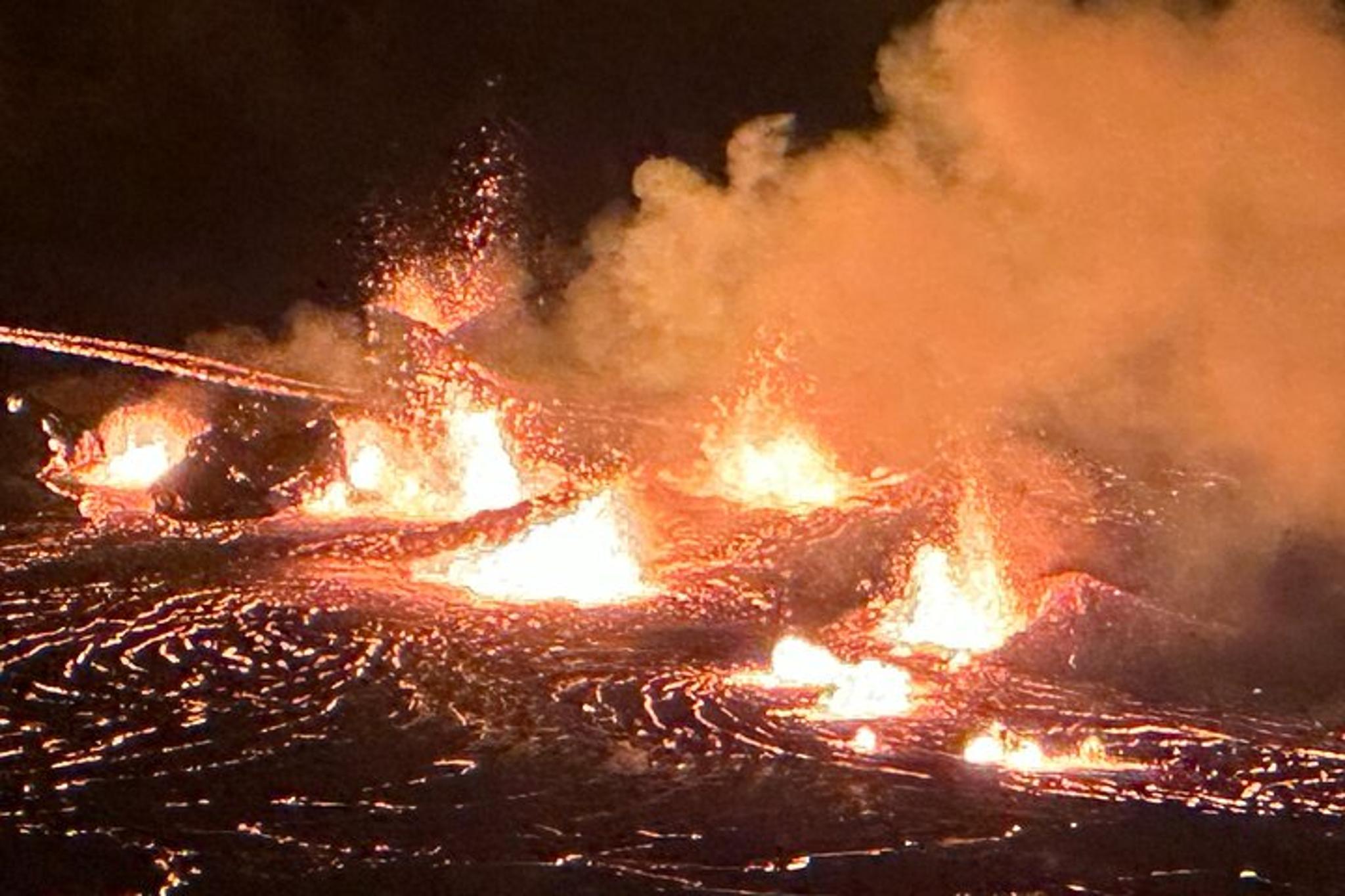 Kona Coast Volcanoes National Park Private Van Tour - Image 4