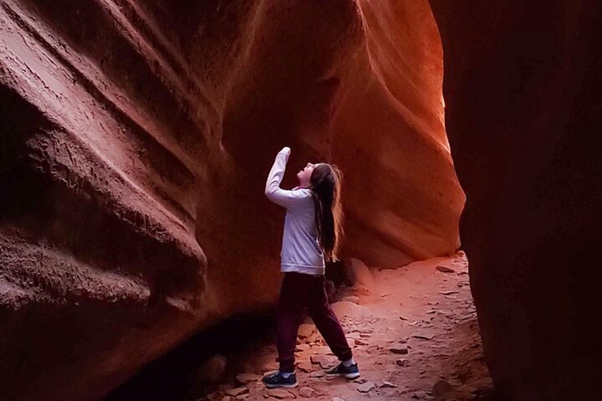 Kanab Peek-a-Boo Slot Canyon Small Group Tour - Image 3