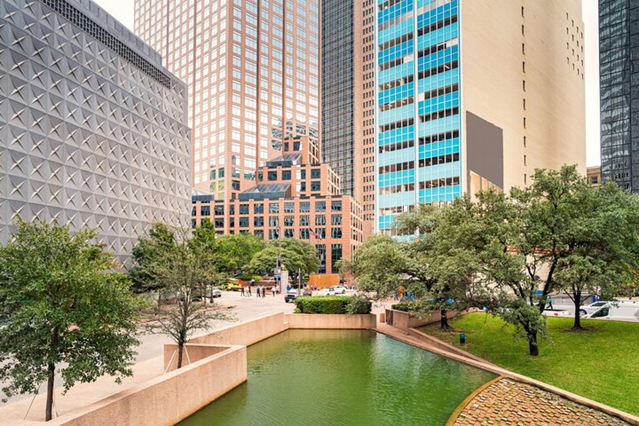 Dallas Romantic Stroll - Image 5