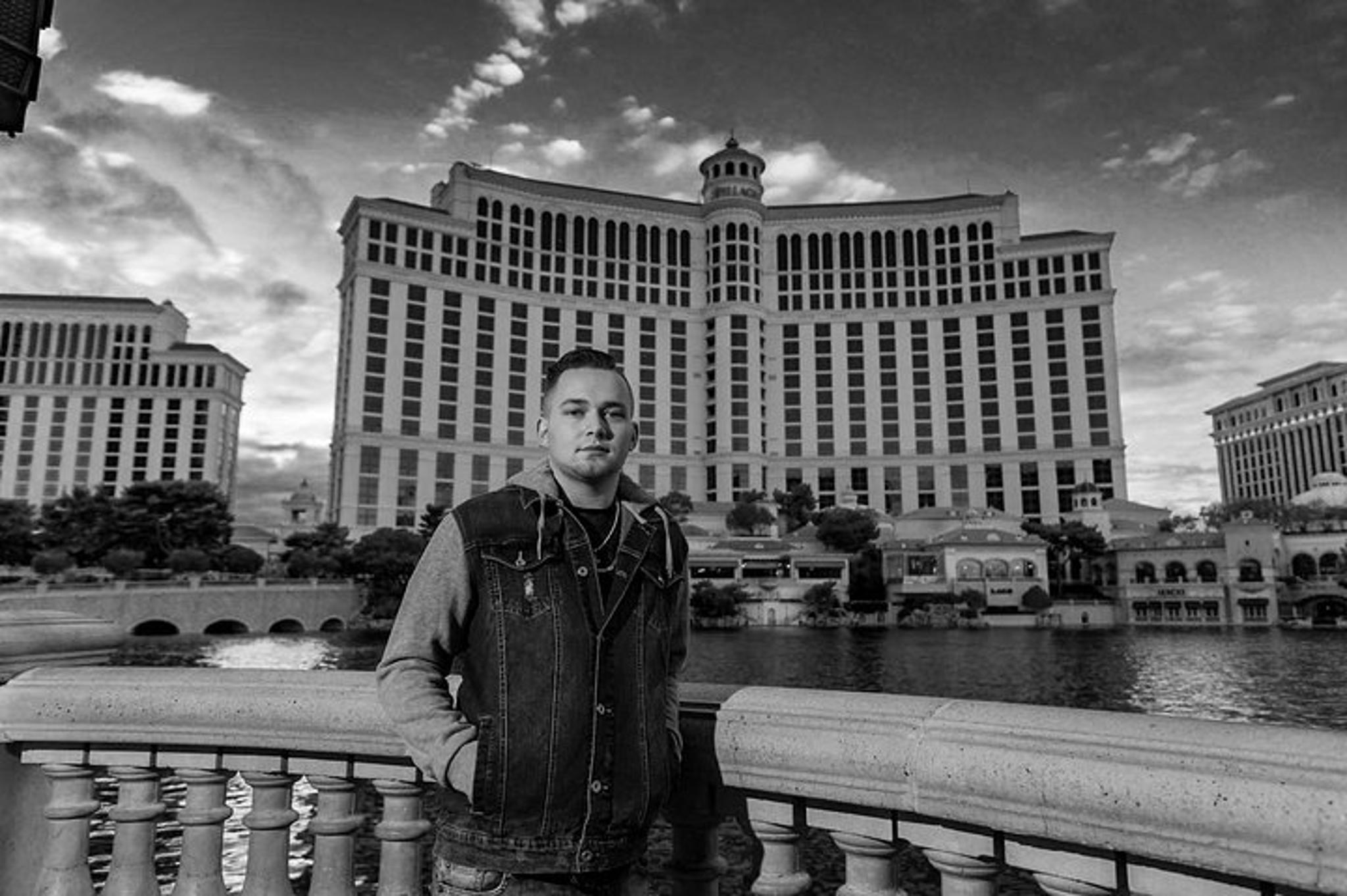 Las Vegas Private Limo Photo Tour - Image 3