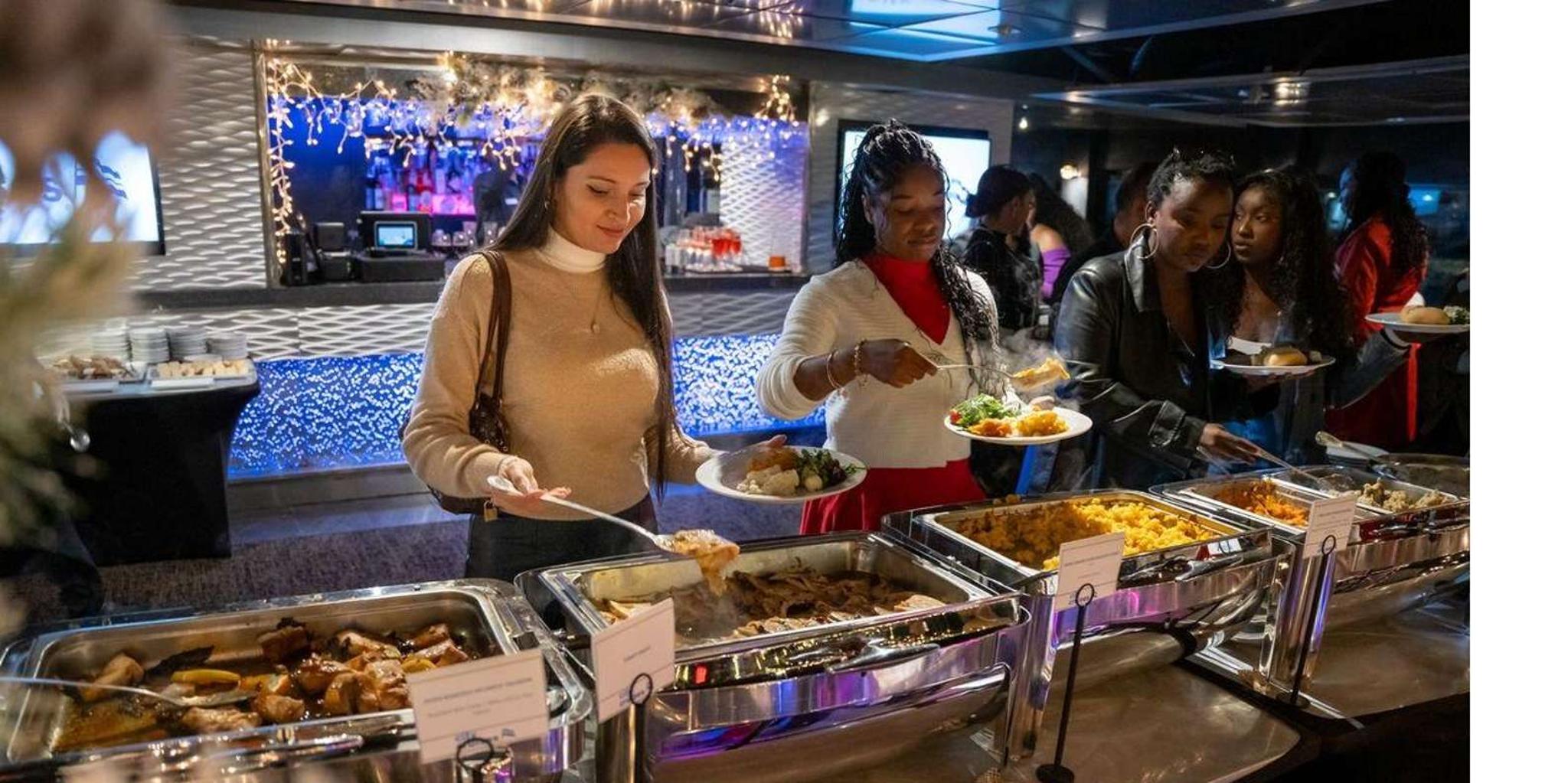 Philadelphia Dinner Cruise on the Delaware River - Image 3