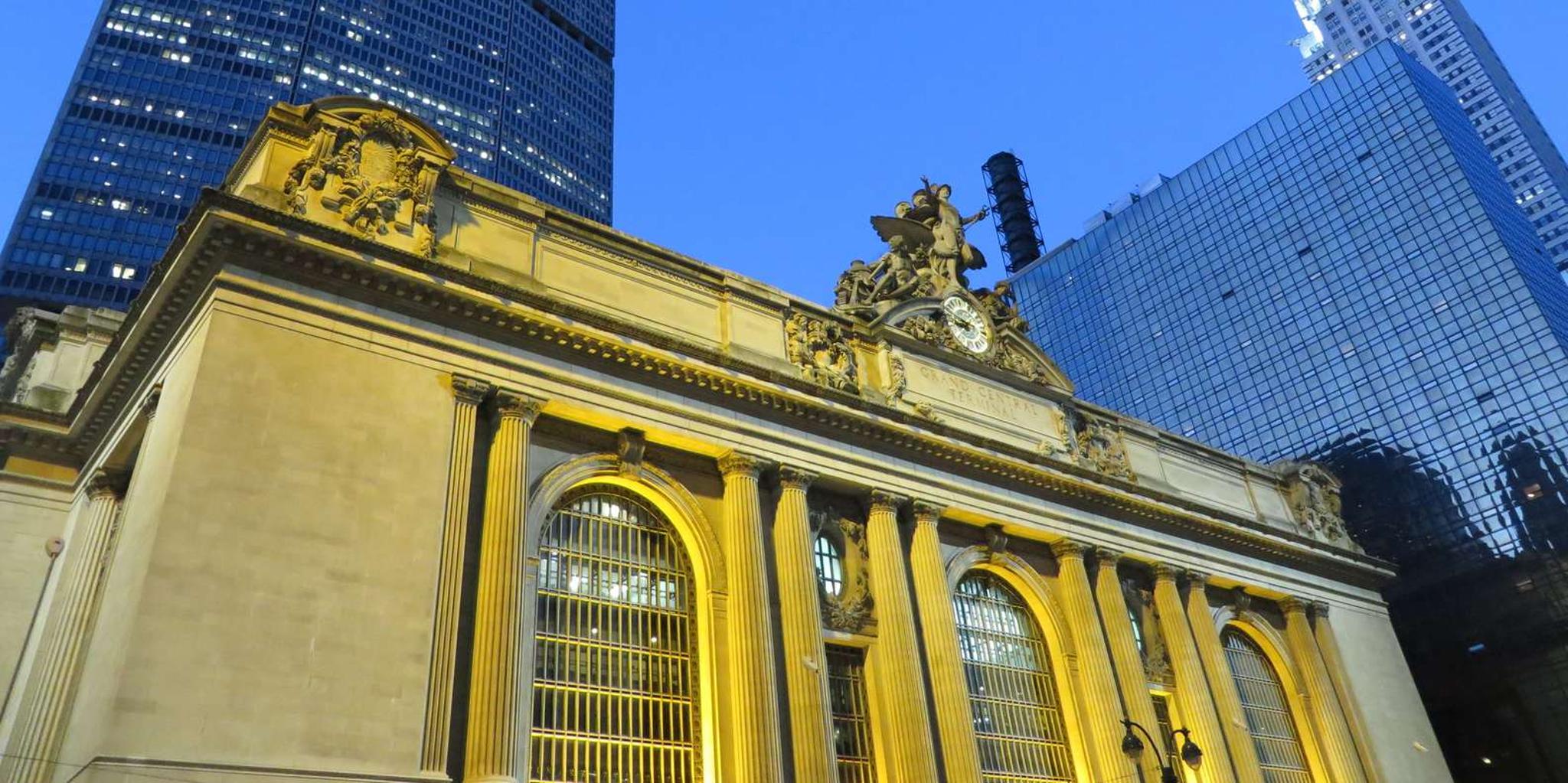 New York Holiday Lights and Grand Central Tour - Image 6