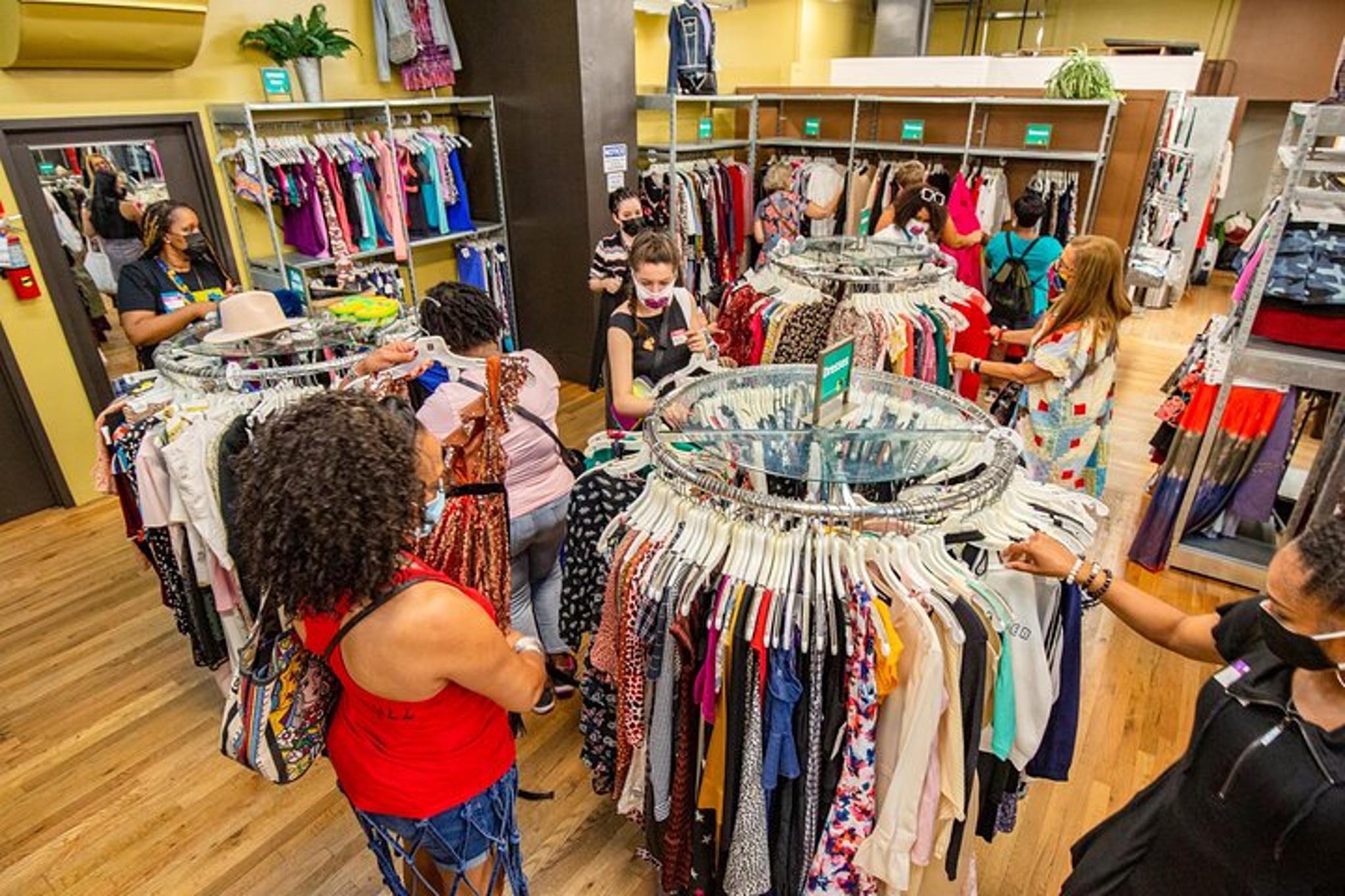 NYC Secondhand Shopping Tour - Image 5