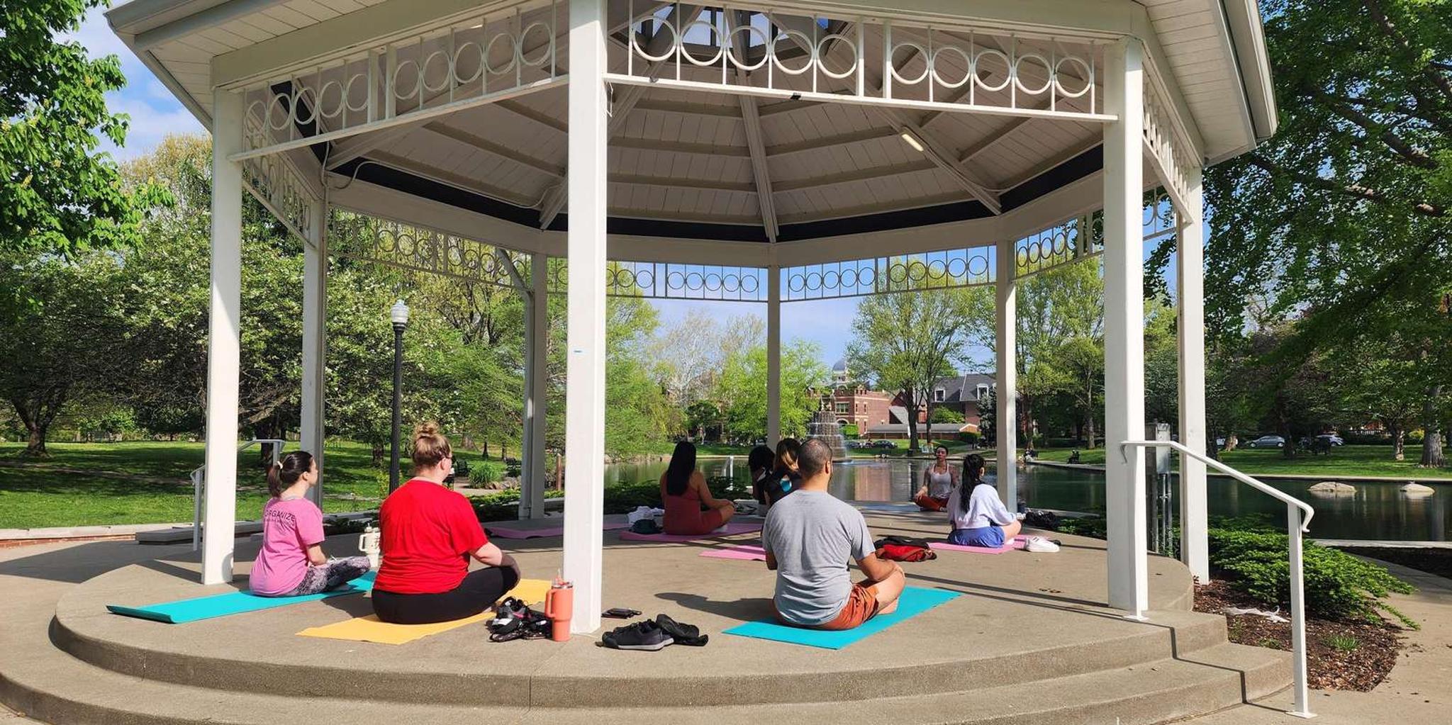 Columbus Yoga and Coffee Trolley Tour - Image 6