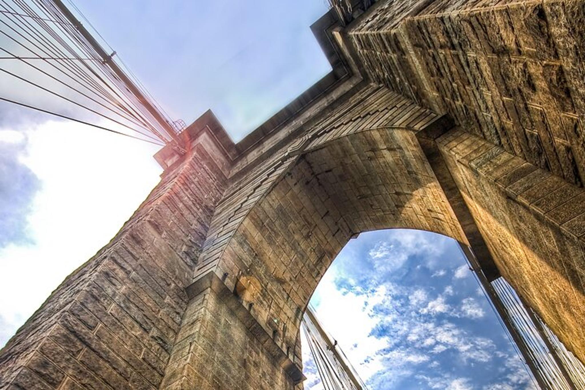 Brooklyn Bridge Tour with a Local - Image 5