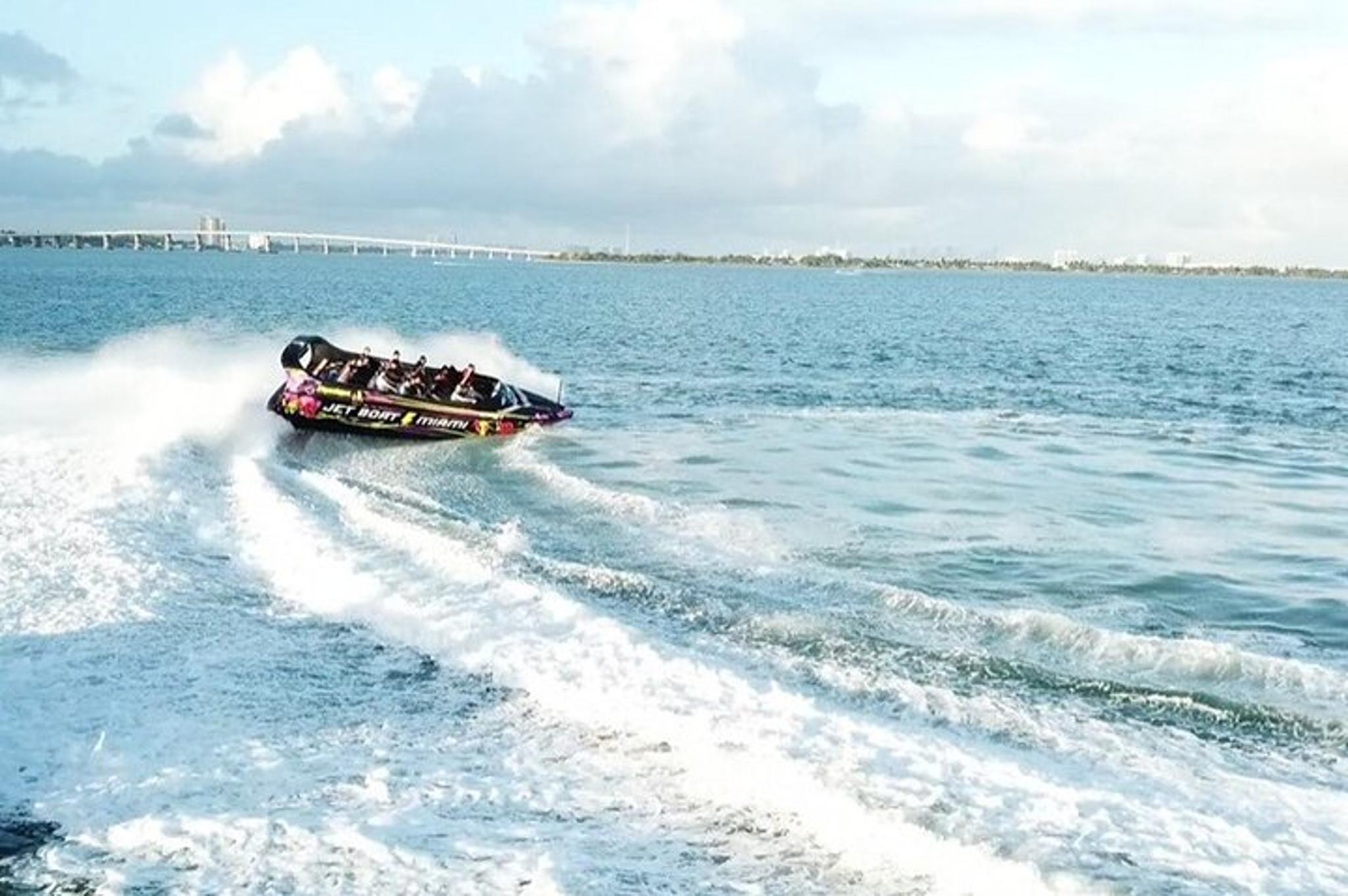 Miami Speed Boat Tour and Hard Rock Meal - Image 6