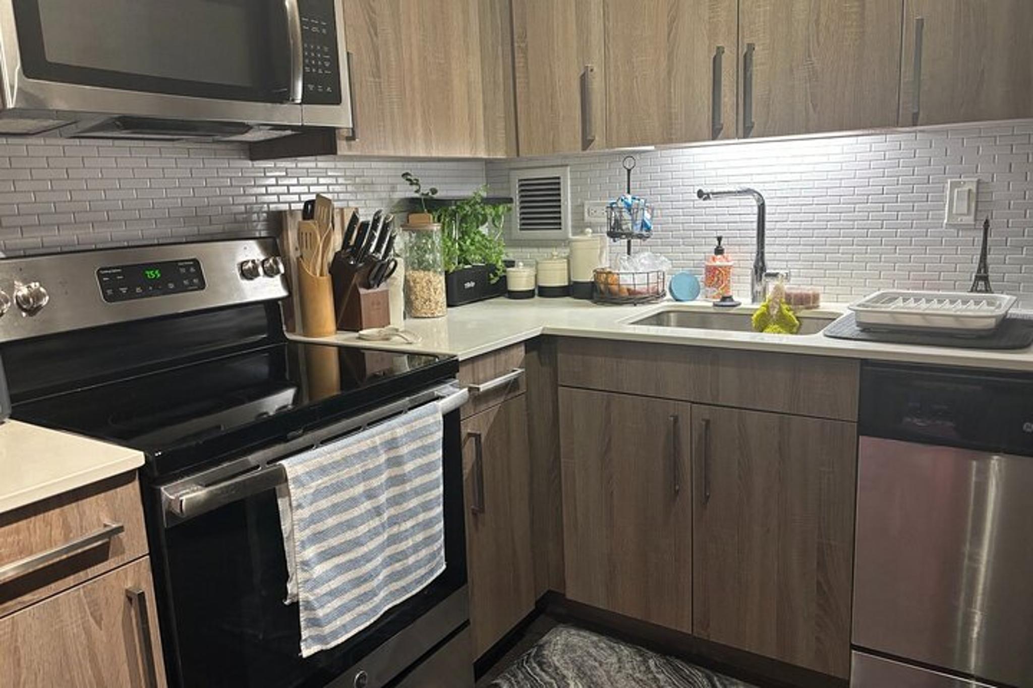 Chicago Cooking Class with Deep Dish Pizza or Pasta - Image 6