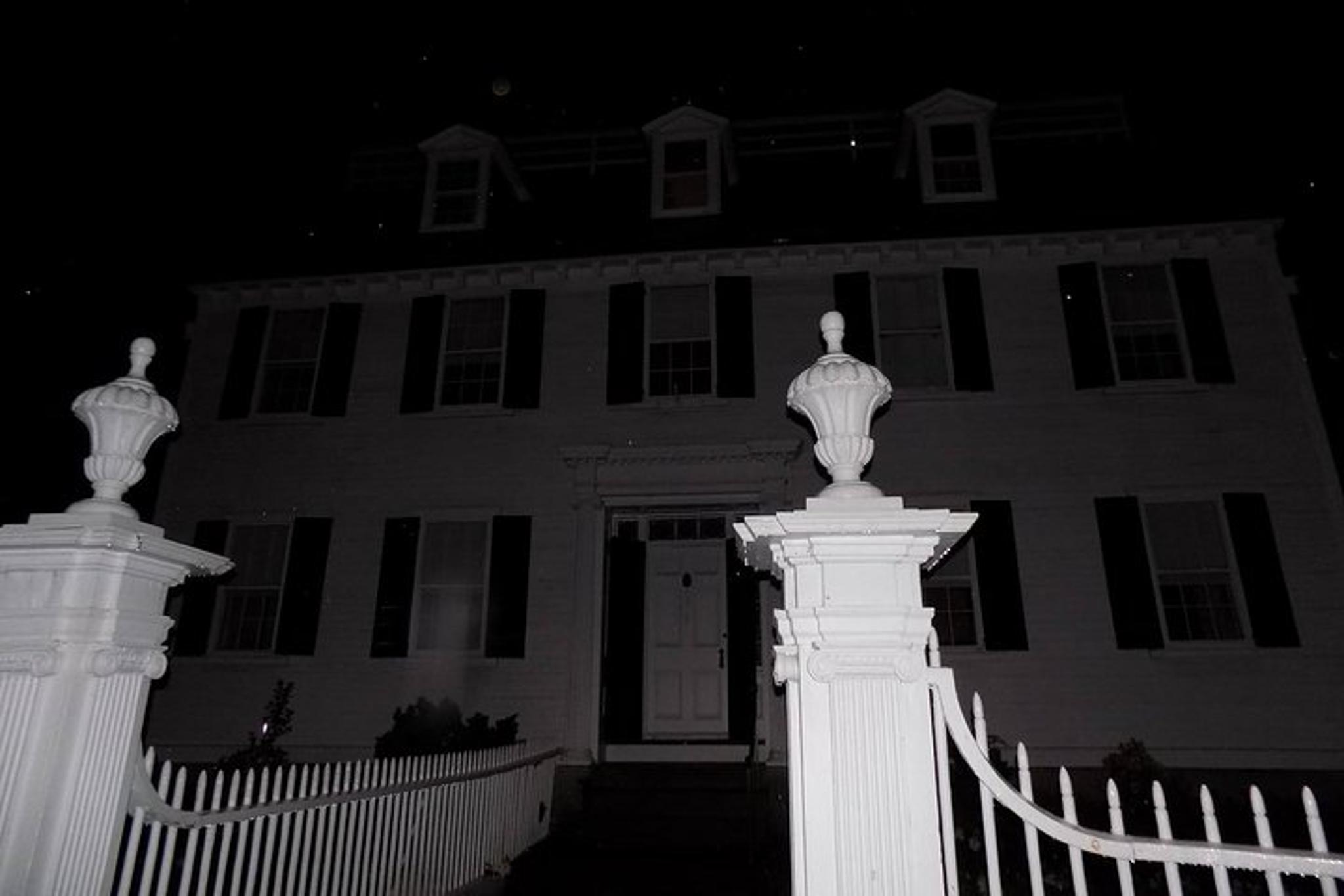 Salem Ghost & Paranormal Walking Tour - Image 5