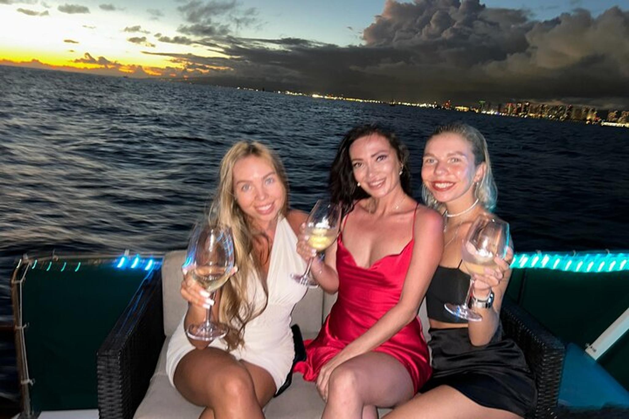 Waikiki Whale Watching Cruise - Image 3