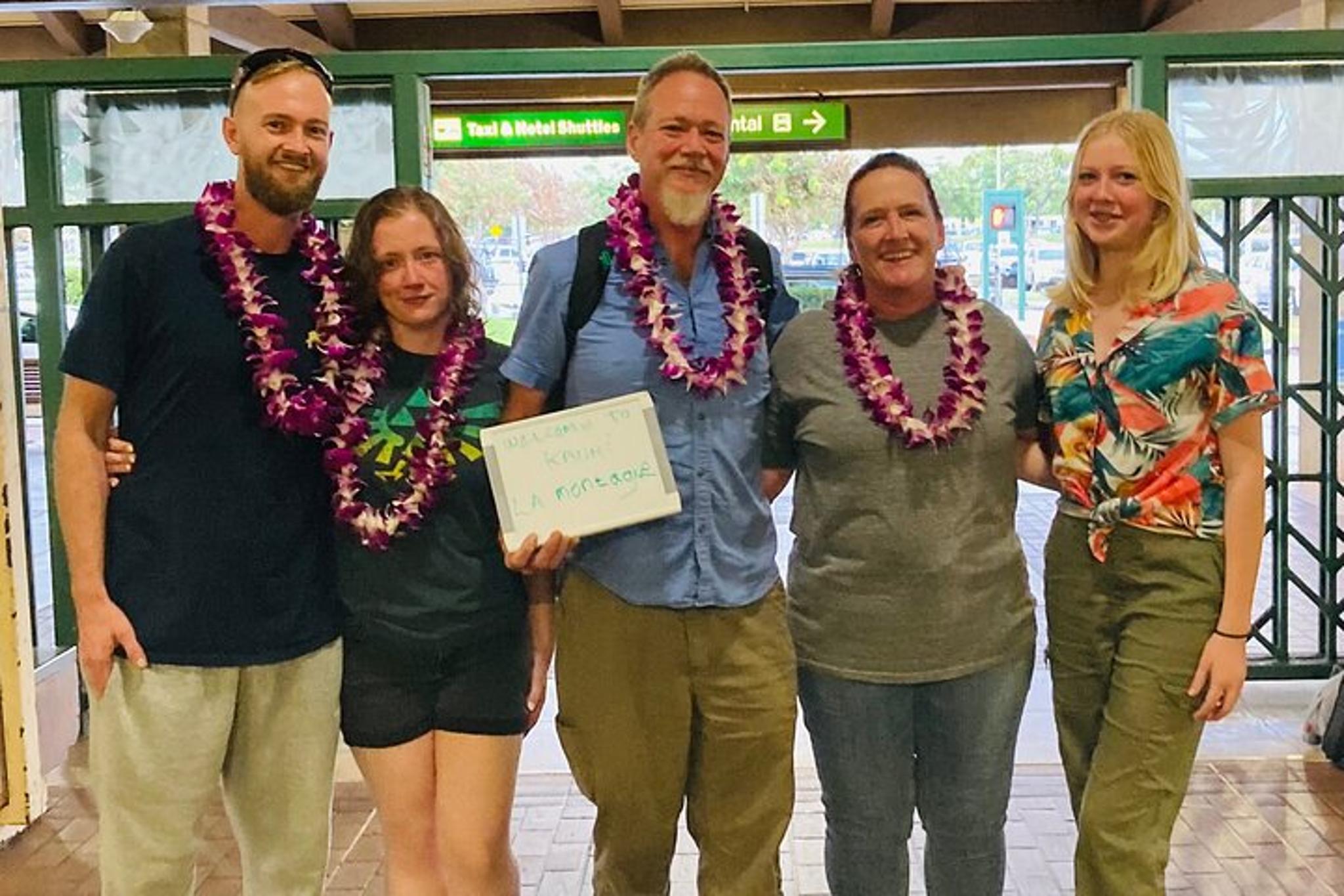 Kauai Lei Greeting at Lihue Airport 15 min