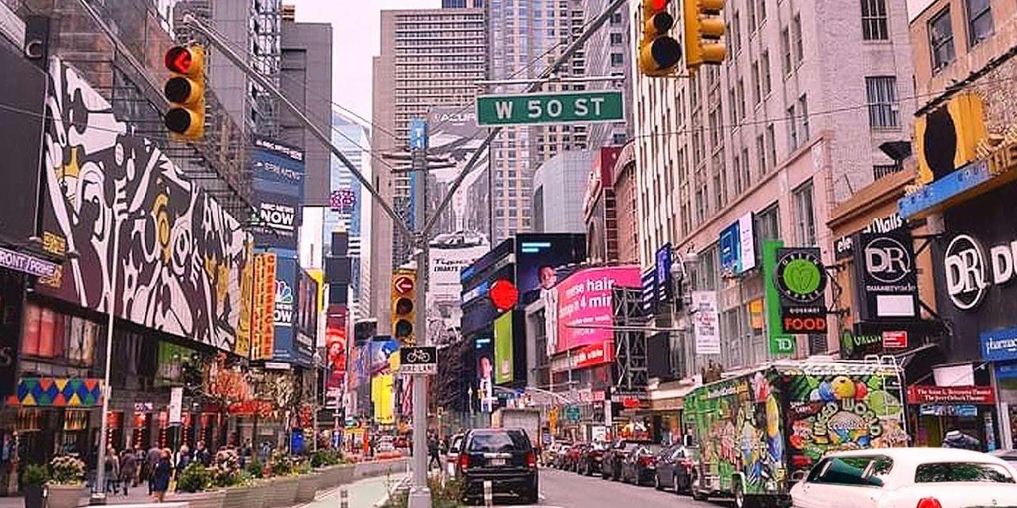 New York City Home Alone 2 Limousine Tour - Image 3