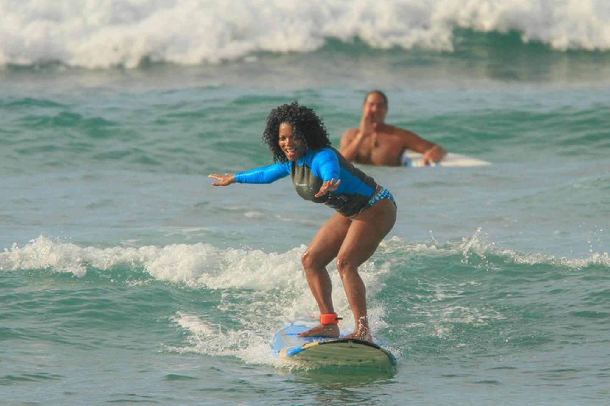 Waikiki Beach Surf Lesson - Image 2