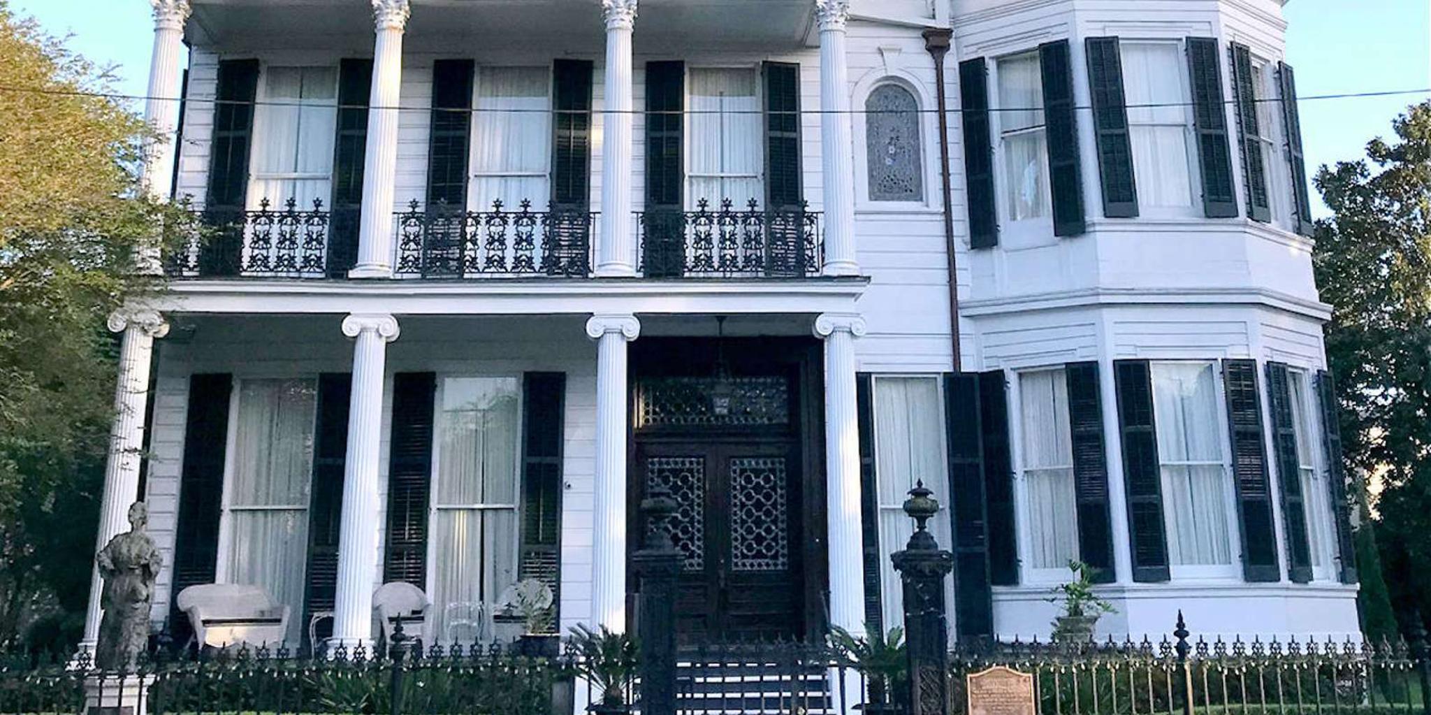 New Orleans Garden District Walking Tour