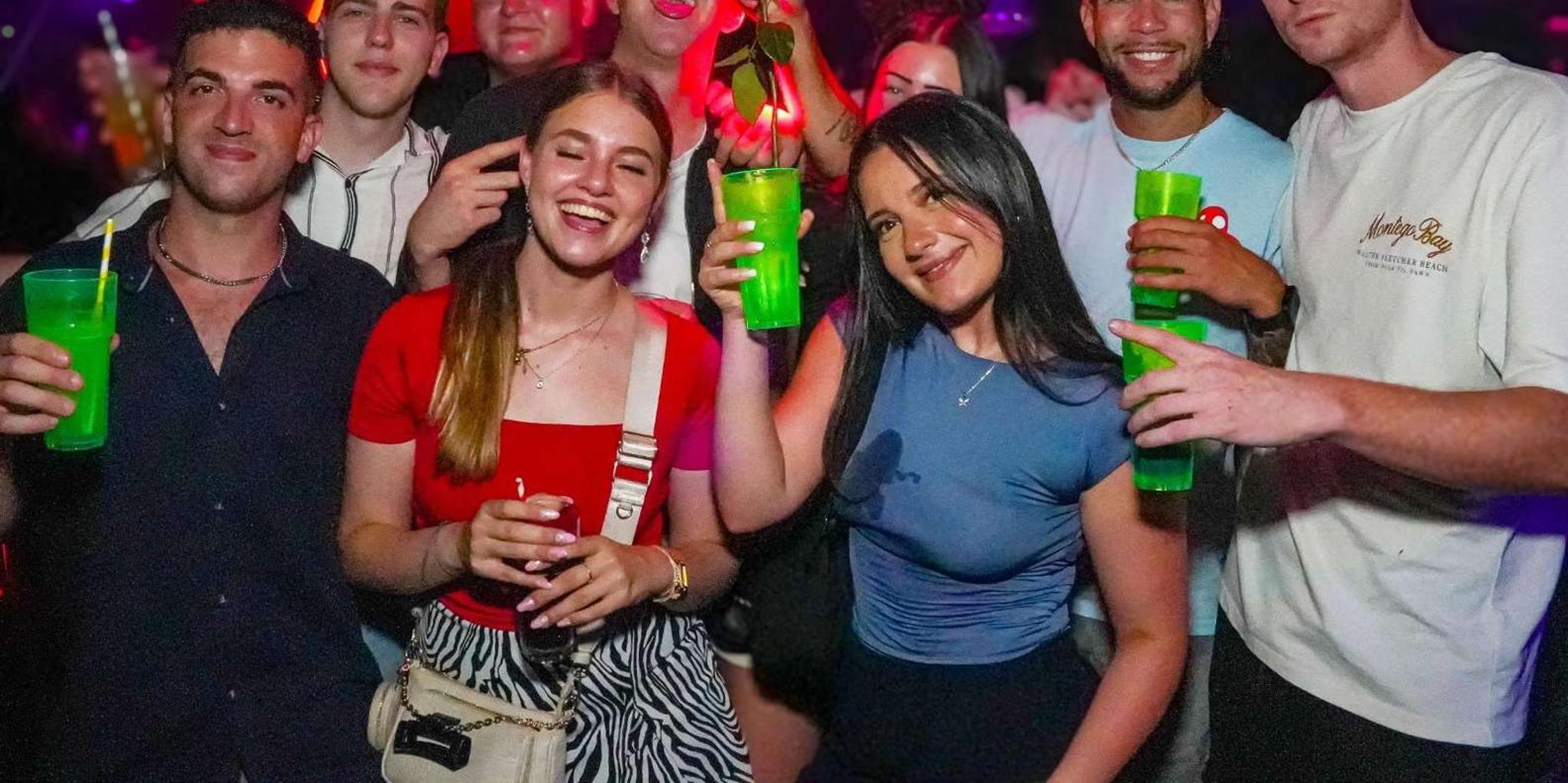 Miami Pub Crawl and Club Entry in Wynwood - Image 1