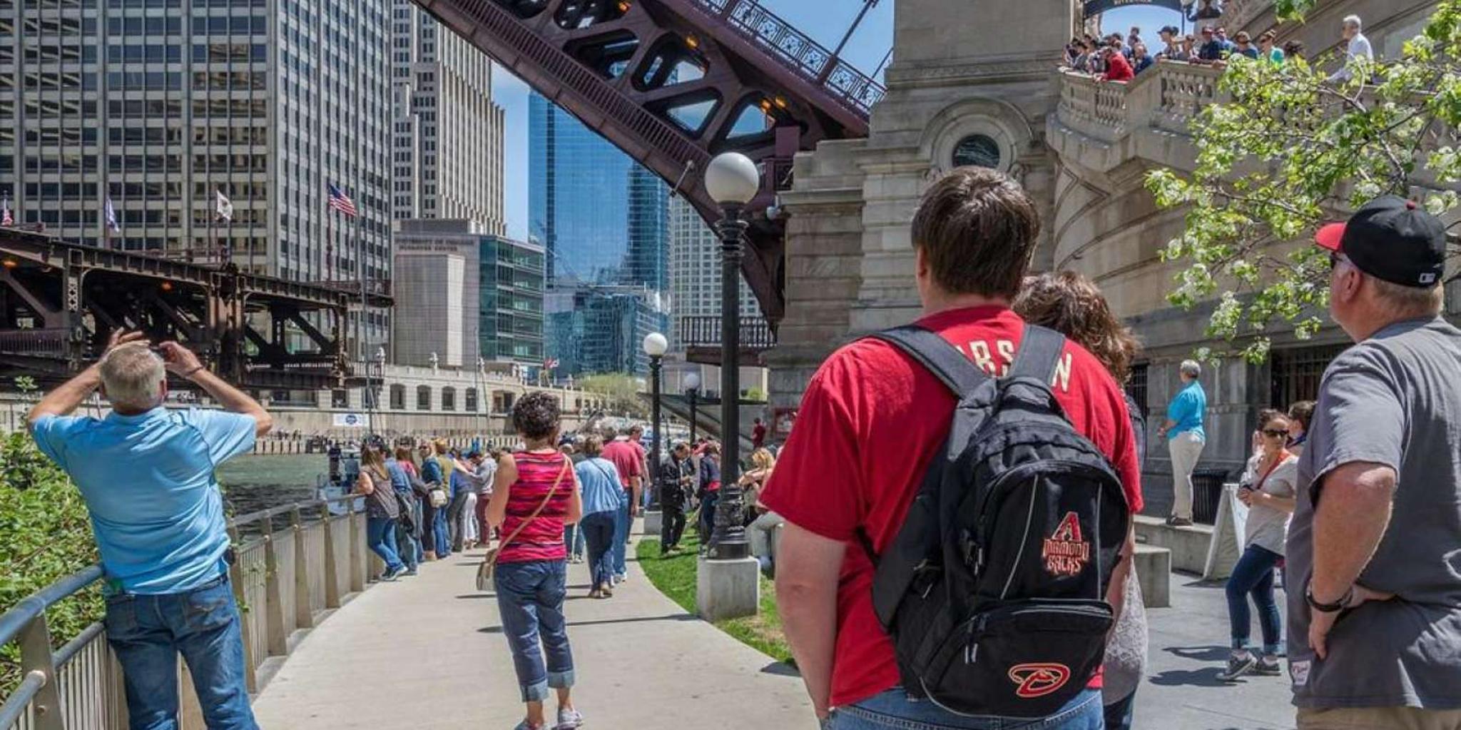 Chicago Walking Tour with Bike or Kayak Rental - Image 2
