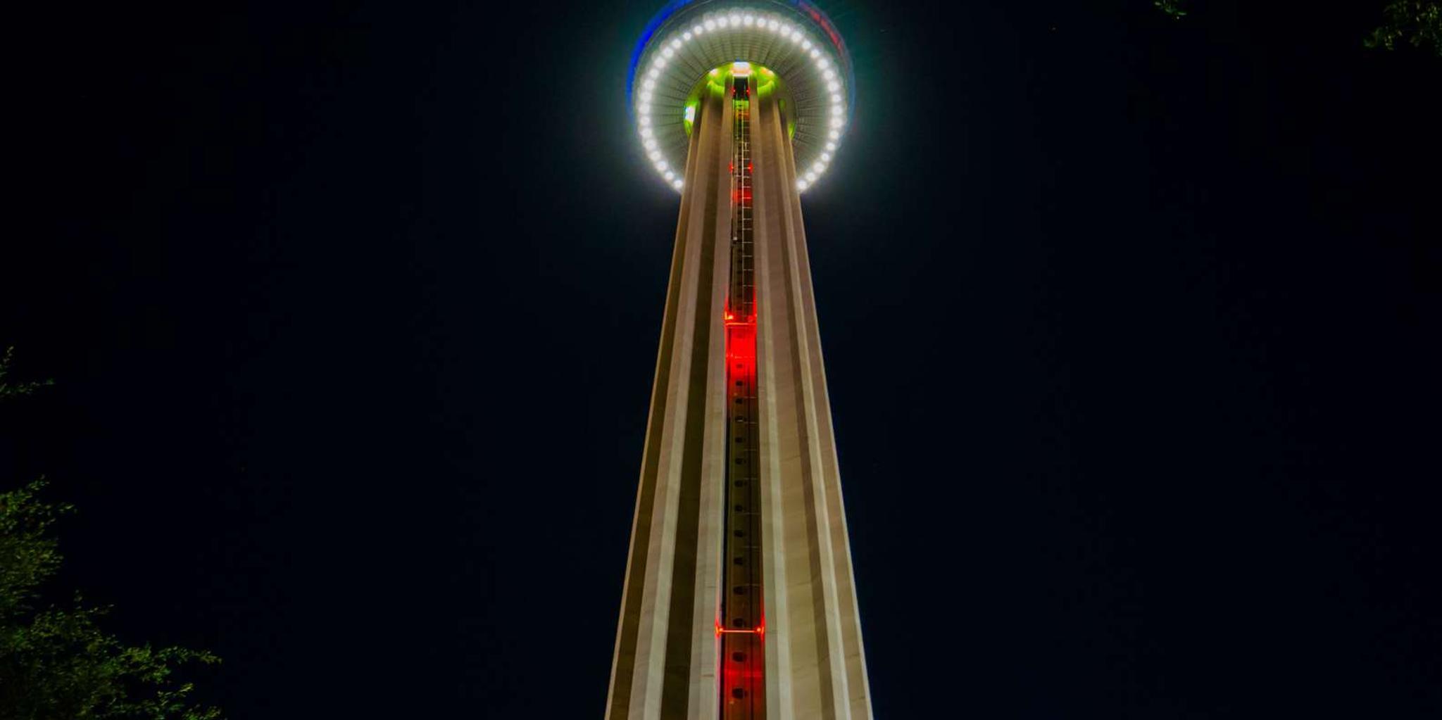 San Antonio Night Driving Tour with Dinner & Cruise