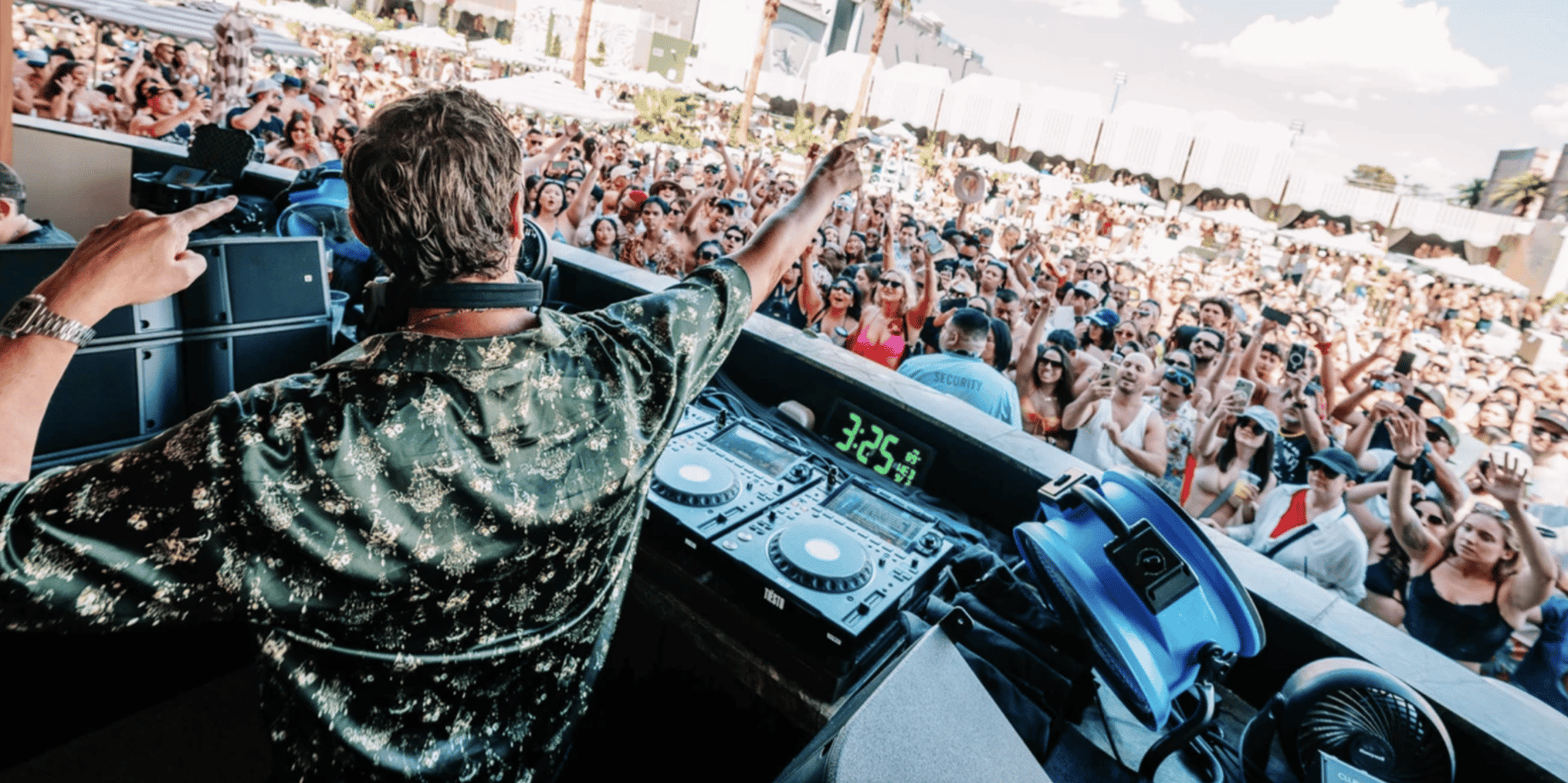 Las Vegas Club and Pool Party Experience - Image 4