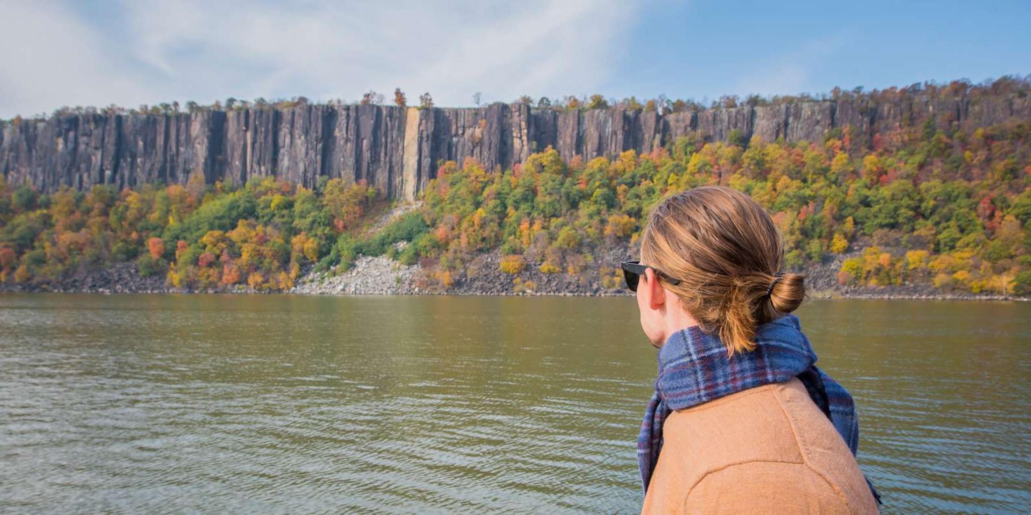 New York City Hudson River Fall Foliage Yacht Tour - Image 4