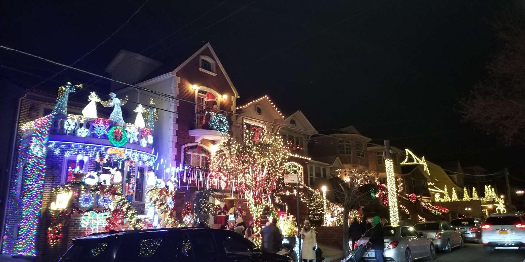 Brooklyn Dyker Heights Christmas Lights Tour - Image 2