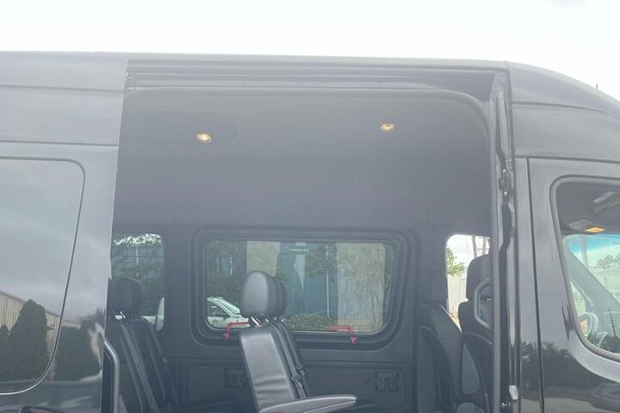 New York Airport Transfer in Van - Image 6