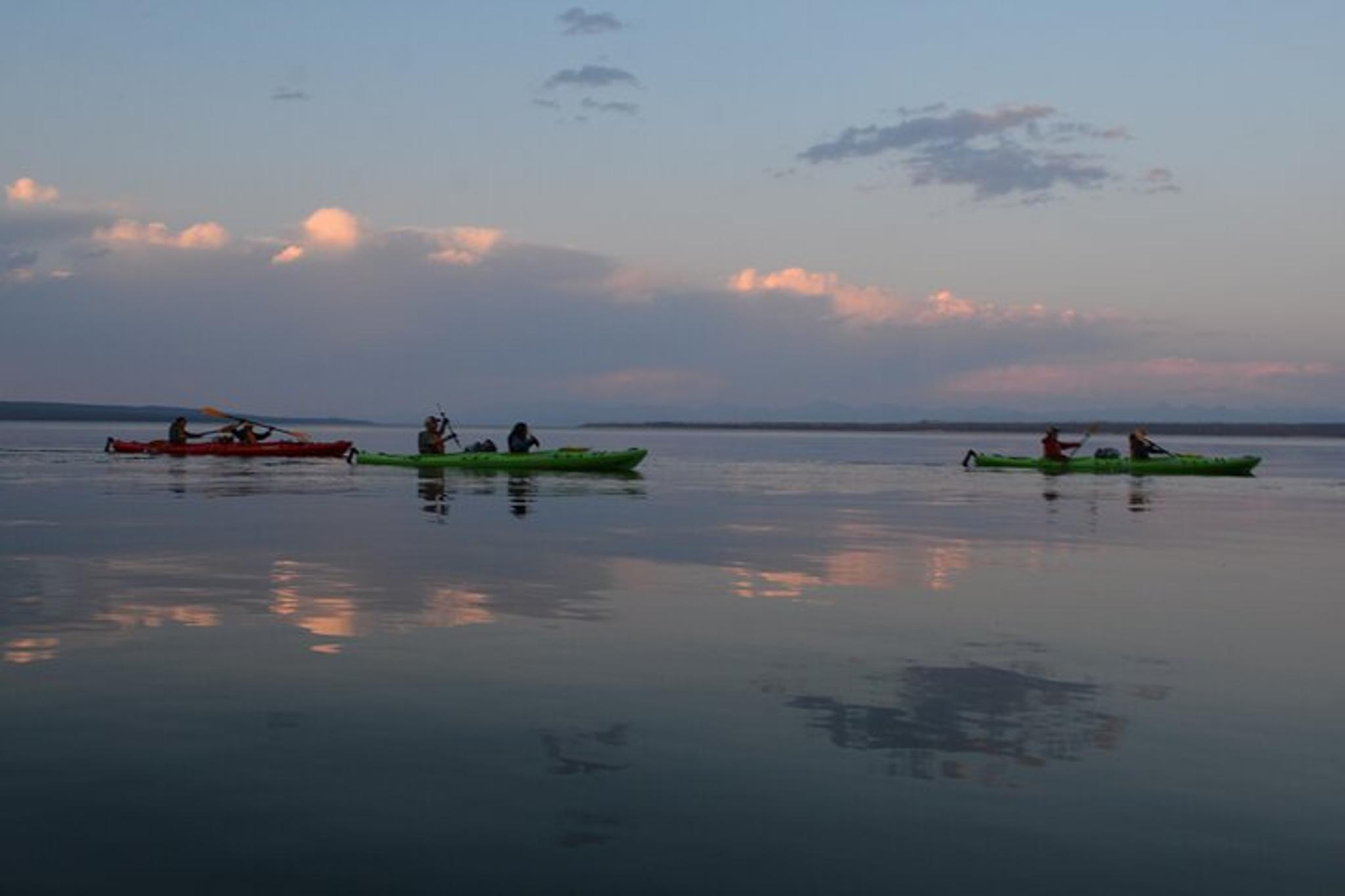 Yellowstone Lake Sunset Kayaking Tour - Image 6