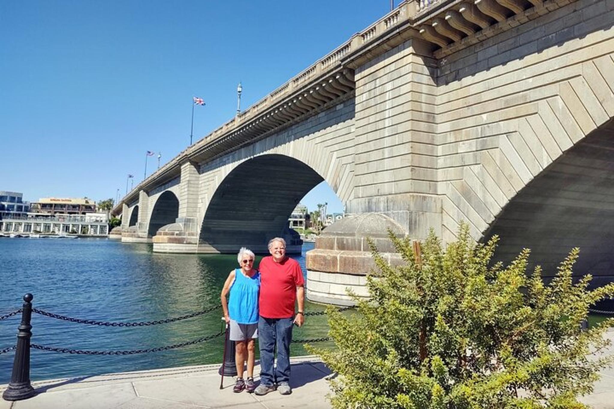 London Bridge and English Village Tour