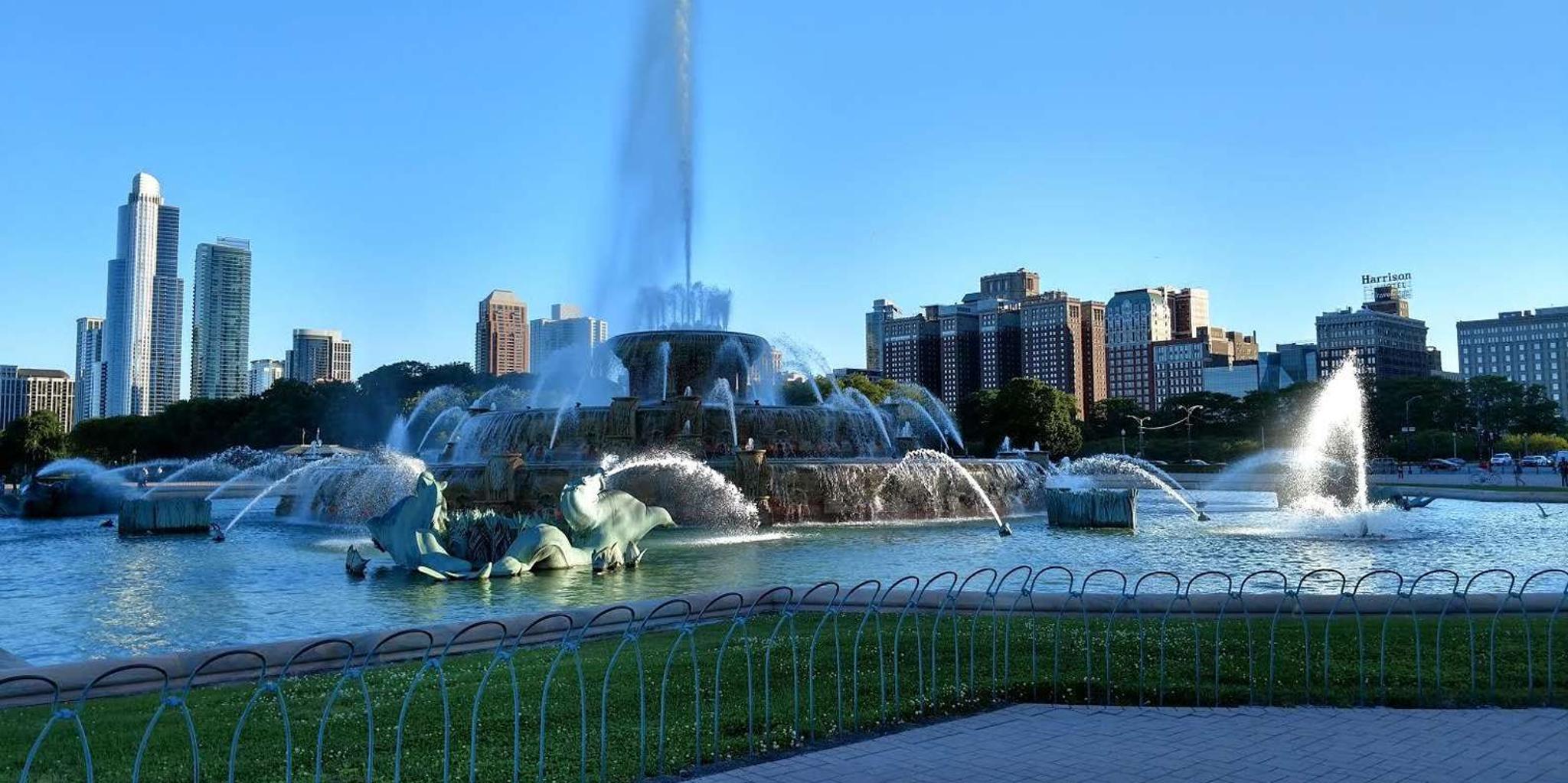 Chicago City Minibus Tour with Architecture Cruise Option - Image 5