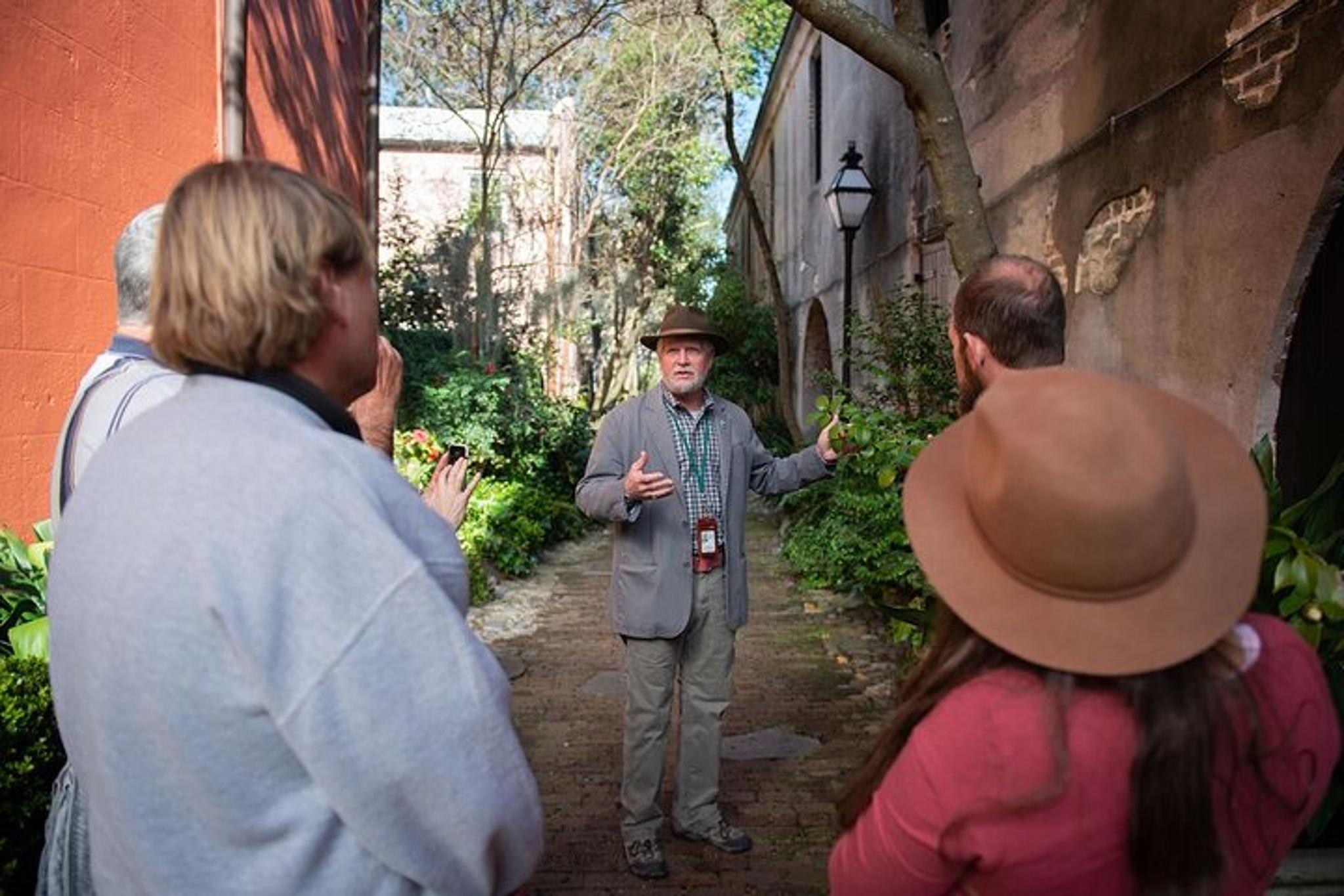 Charleston Walking Tour of Hidden Alleyways - Image 2
